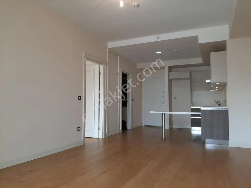 Kiptaş Venezia Mega Kiralık 1+1 Boş Güzel Daire...avm Havuz Manz.