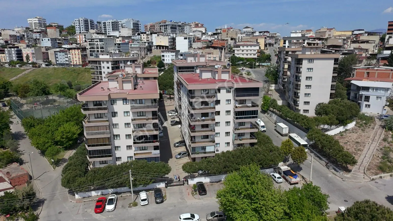 Karabağlar Günaltay Mahallesinde Ercity Sitesinde 3+1 Ebeveyn Banyolu Arakat Satılık Daire