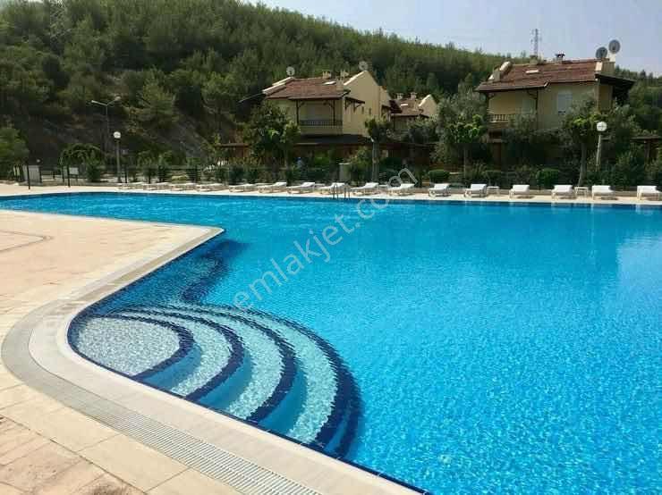 Pamucak'ta Kiralık Havuzlu Villa