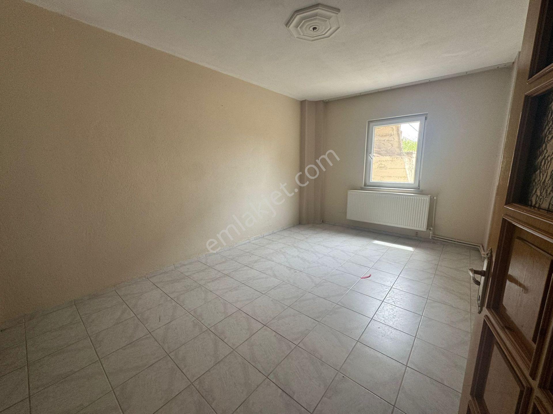 Sultaniye'de Aile Apartmanında 2+1 Bahçe Katı Kiralık Daire - Görsel 2