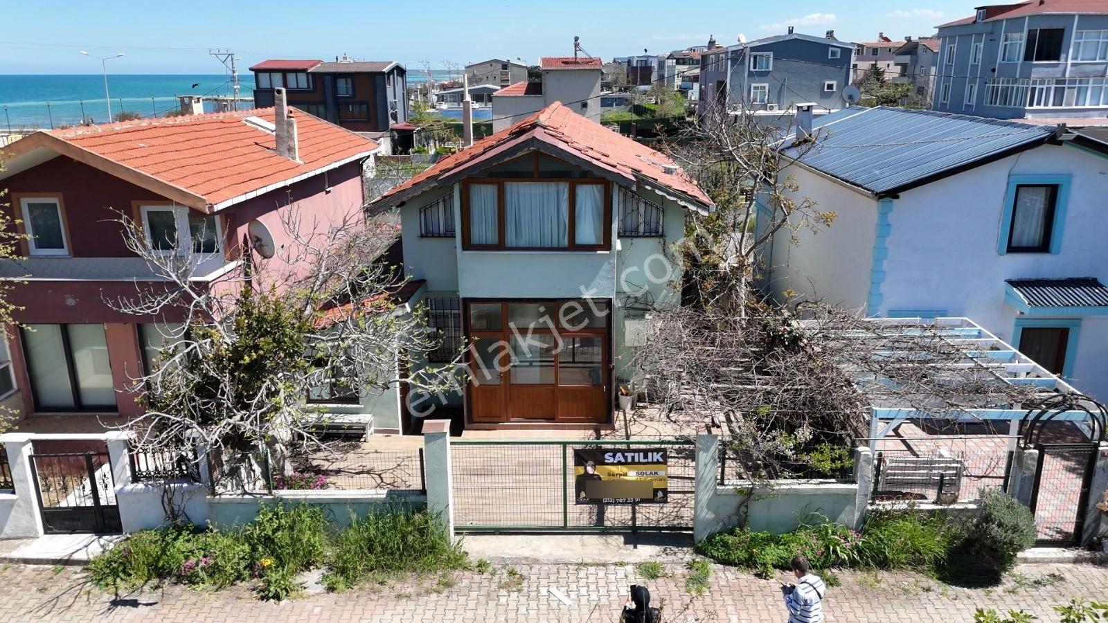 Arnavutköy Karaburun'da Sahile Yakın Satılık Villa - Görsel 18
