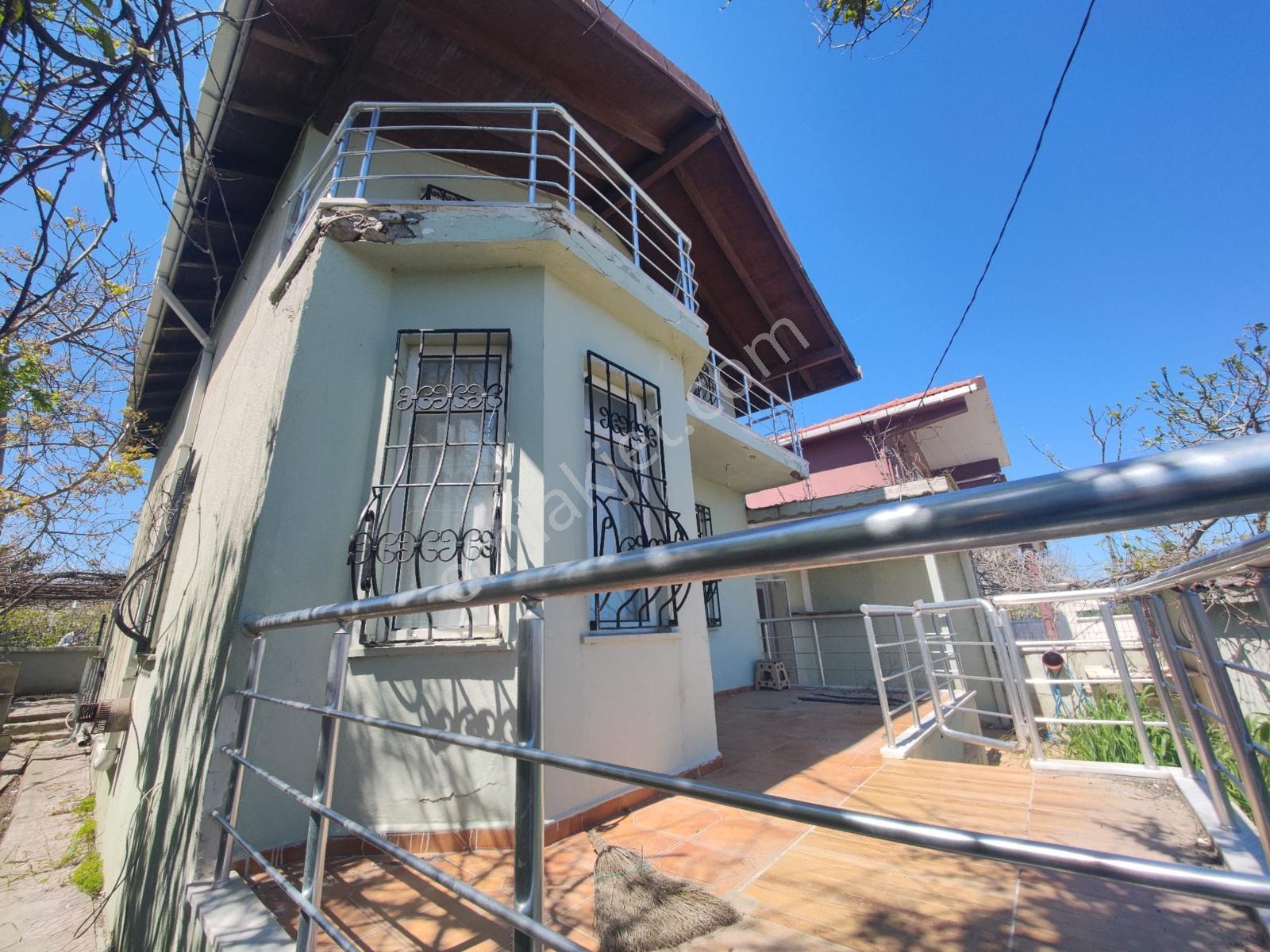 Arnavutköy Karaburun'da Sahile Yakın Satılık Villa - Görsel 5