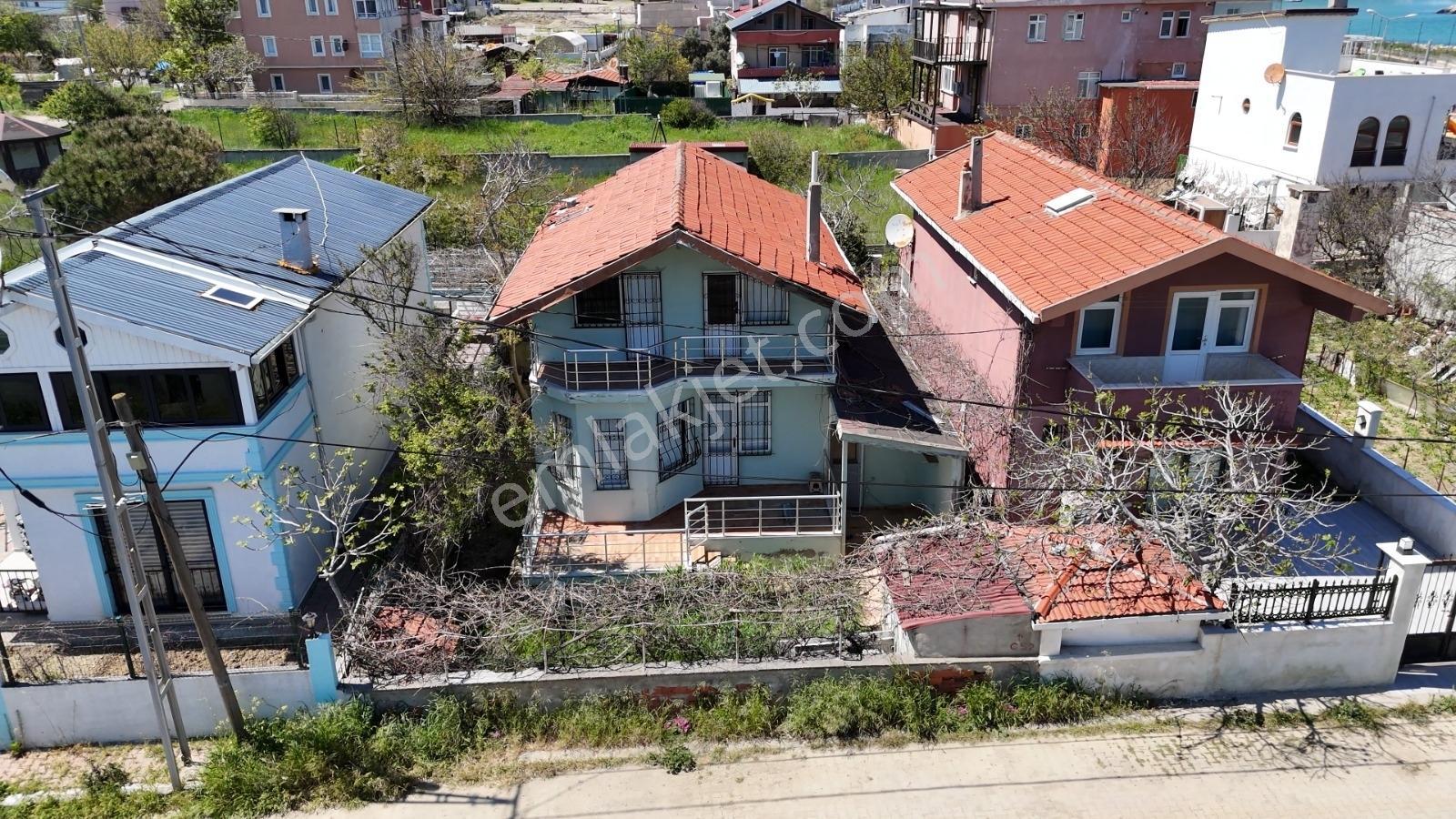 Arnavutköy Karaburun'da Sahile Yakın Satılık Villa - Görsel 15