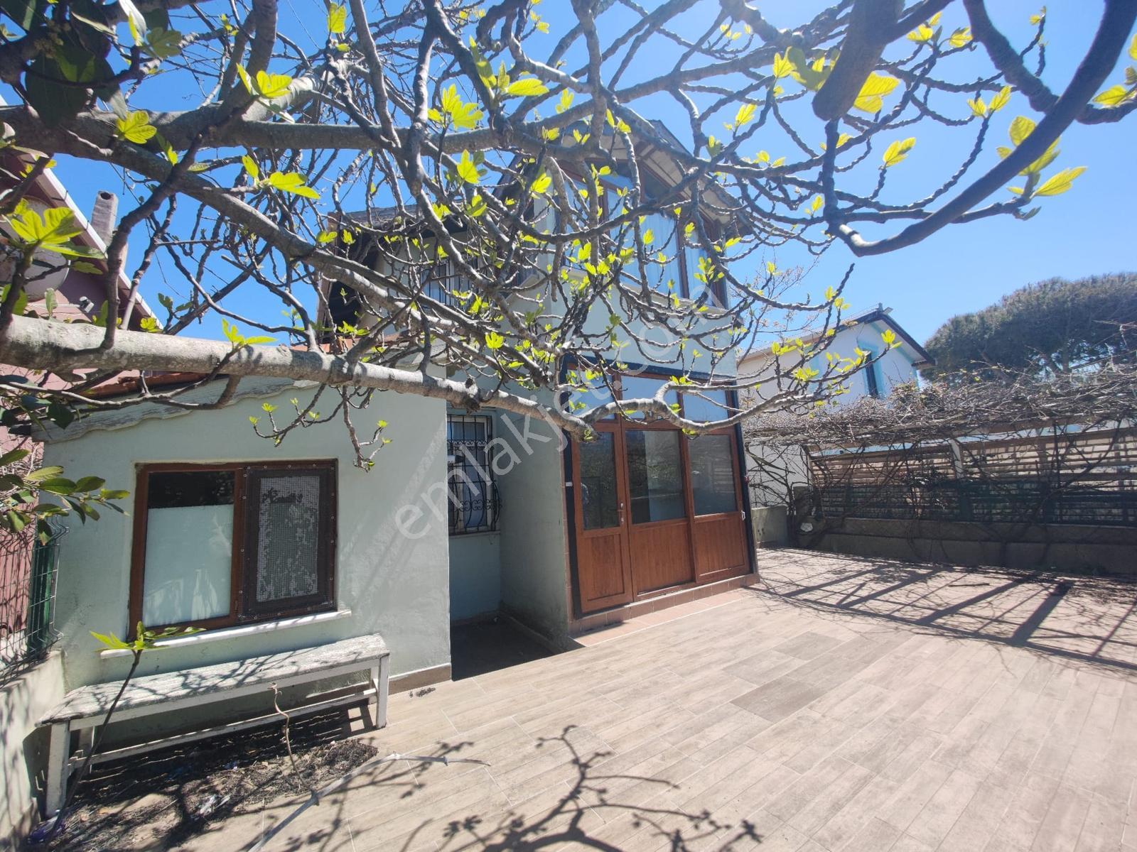 Arnavutköy Karaburun'da Sahile Yakın Satılık Villa - Görsel 24