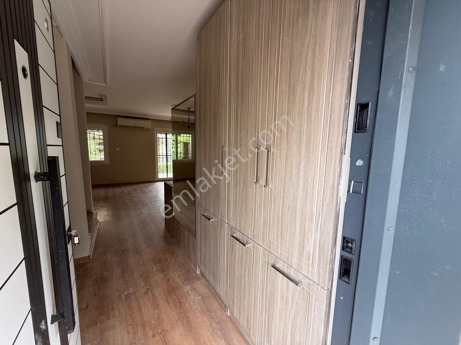 Kuşadası Kuştur Mevki Köşe Konum Geniş Bahçeli 3+2 Satılık Villa - Görsel 12