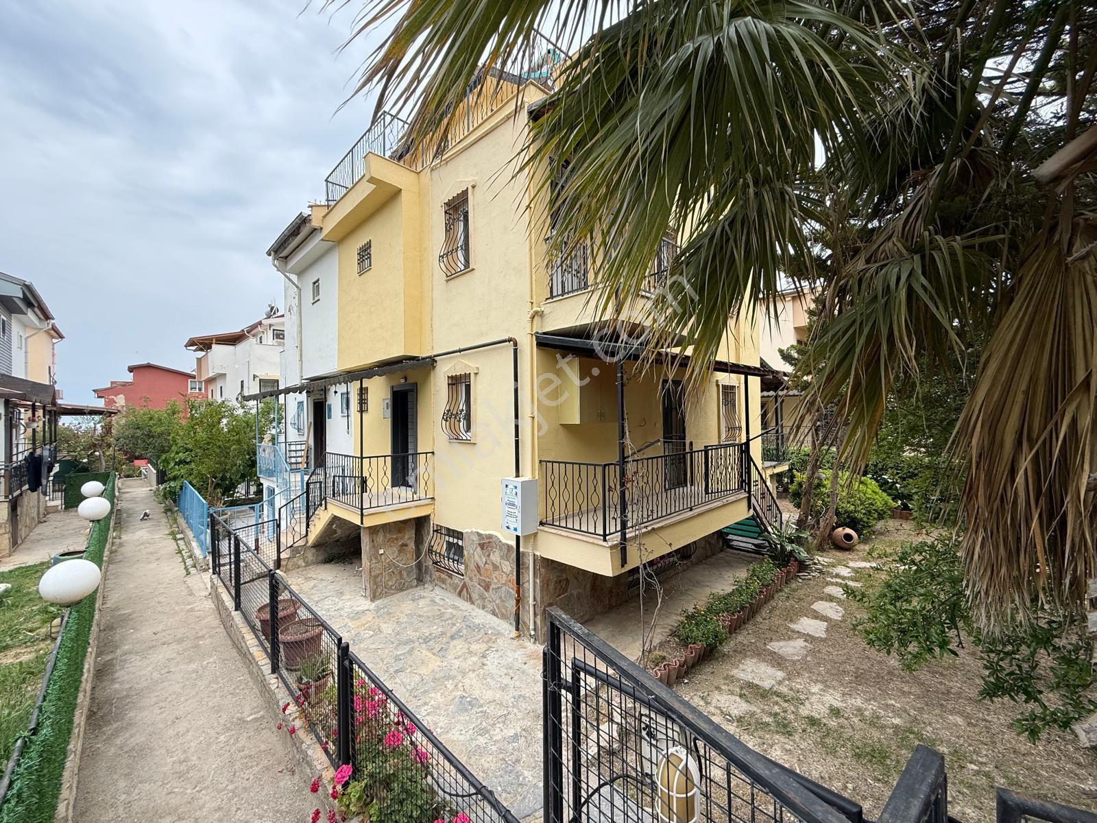 Kuşadası Kuştur Mevki Köşe Konum Geniş Bahçeli 3+2 Satılık Villa - Görsel 3