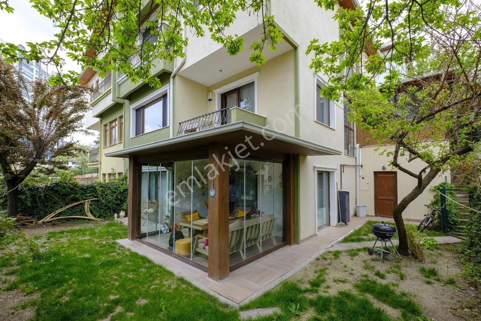 Türkkonut Duhakent 82 Ada Site İçinde Satılık 5+1 Villa