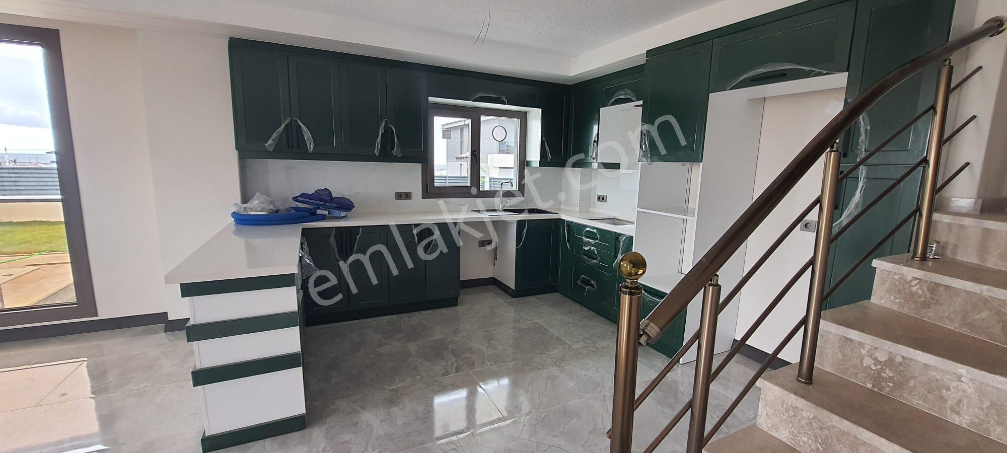 Yeniçiftlik'de 4+1 Büyük Havuzlu Villa#kartallar'dan# - Görsel 11