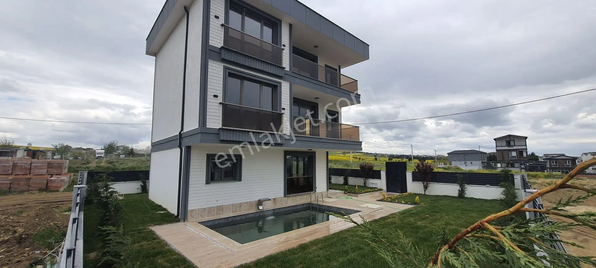 Yeniçiftlik'de 4+1 Büyük Havuzlu Villa#kartallar'dan# - Görsel 6