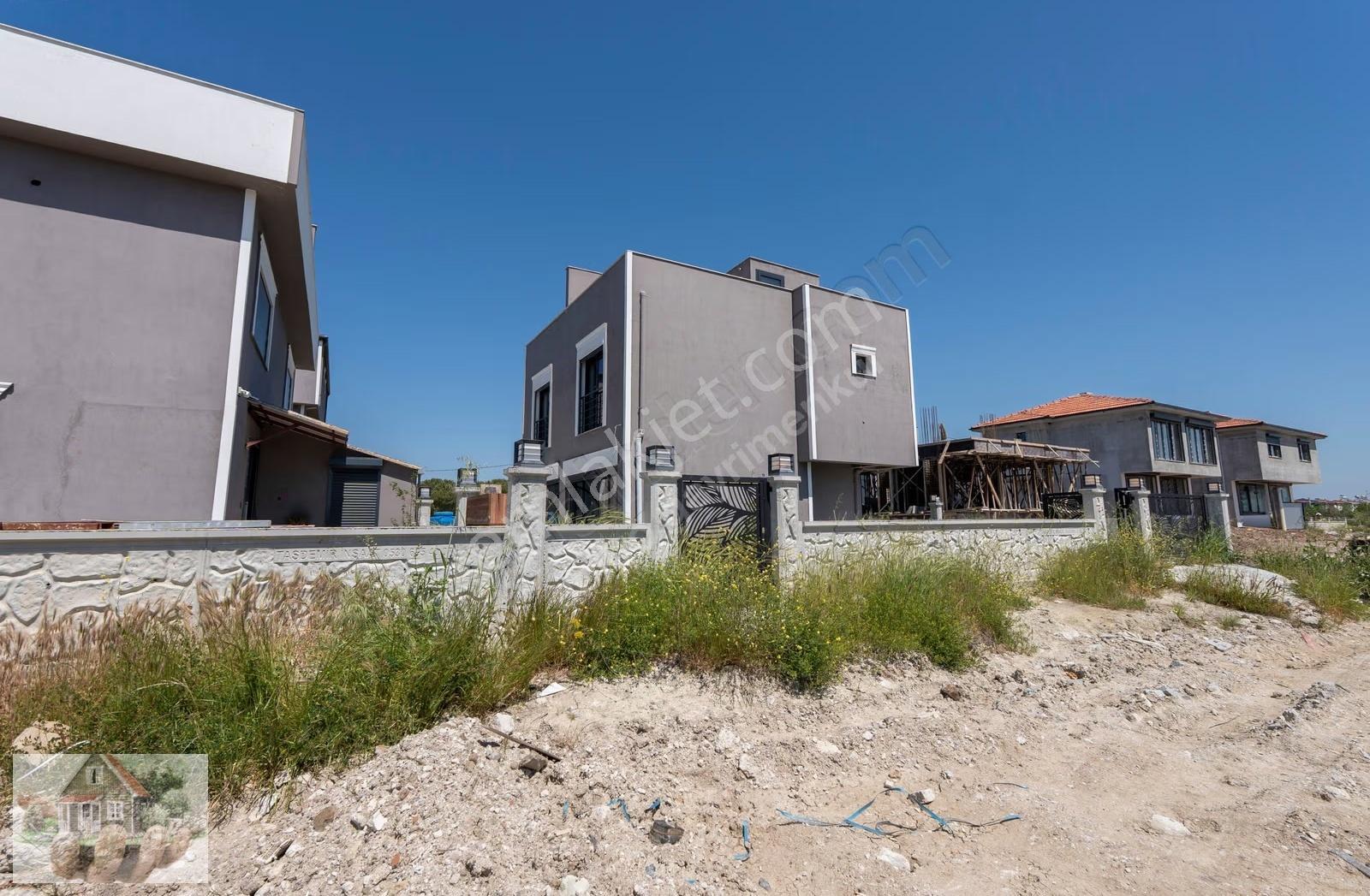 Dikili Çandarlı'da Satılık İkiz Yazlıklar (85m², Deniz Yakını) - Görsel 12