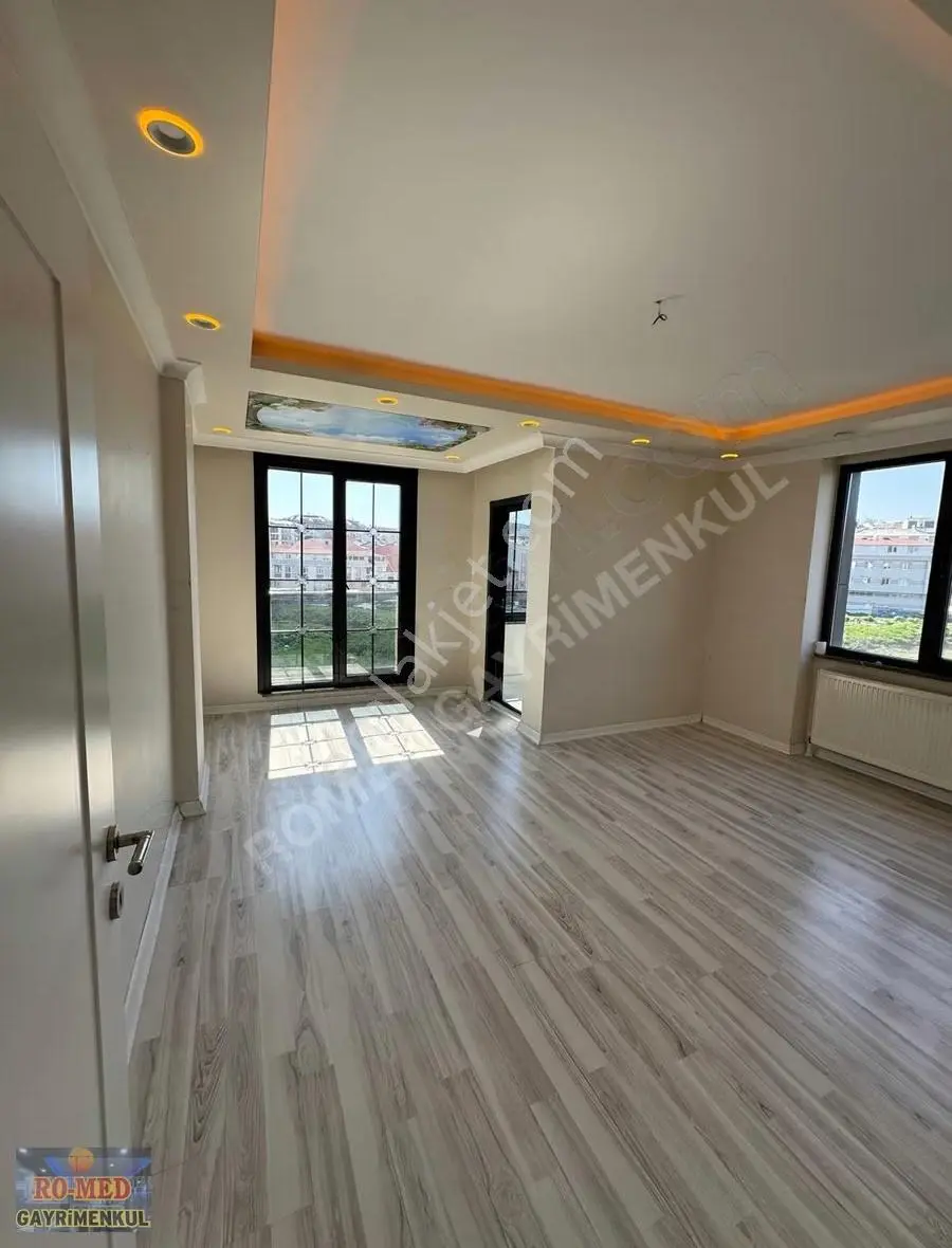 Arnavutköy Taşoluk'ta Kiralık 2+1 Geniş Daire - Görsel 4