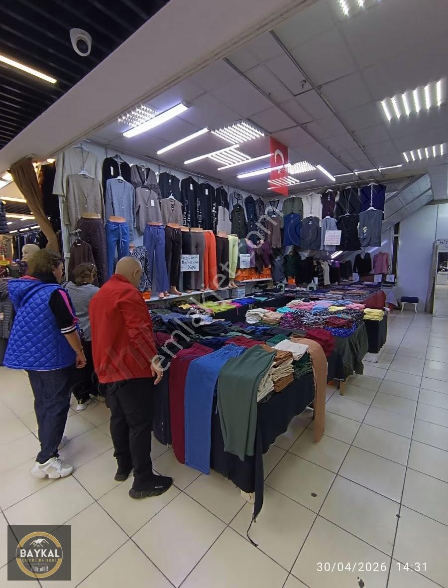 Sosyete Pazarında 13 Yıllık 55 Metre Yüksek Cirolu Giyim Standı - Görsel 2