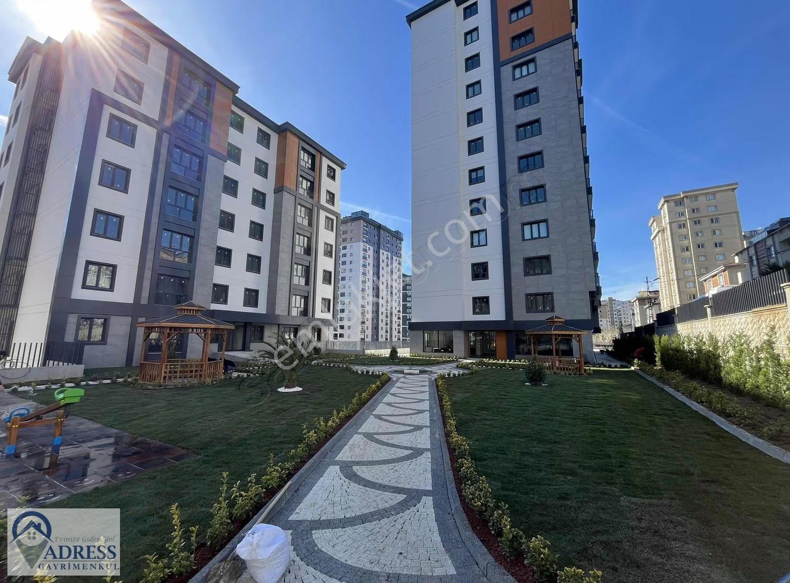 Hatboyu Caddesi Üzerinde 2 Bloklu Sitede Satılık Sıfır 1+1 Daire