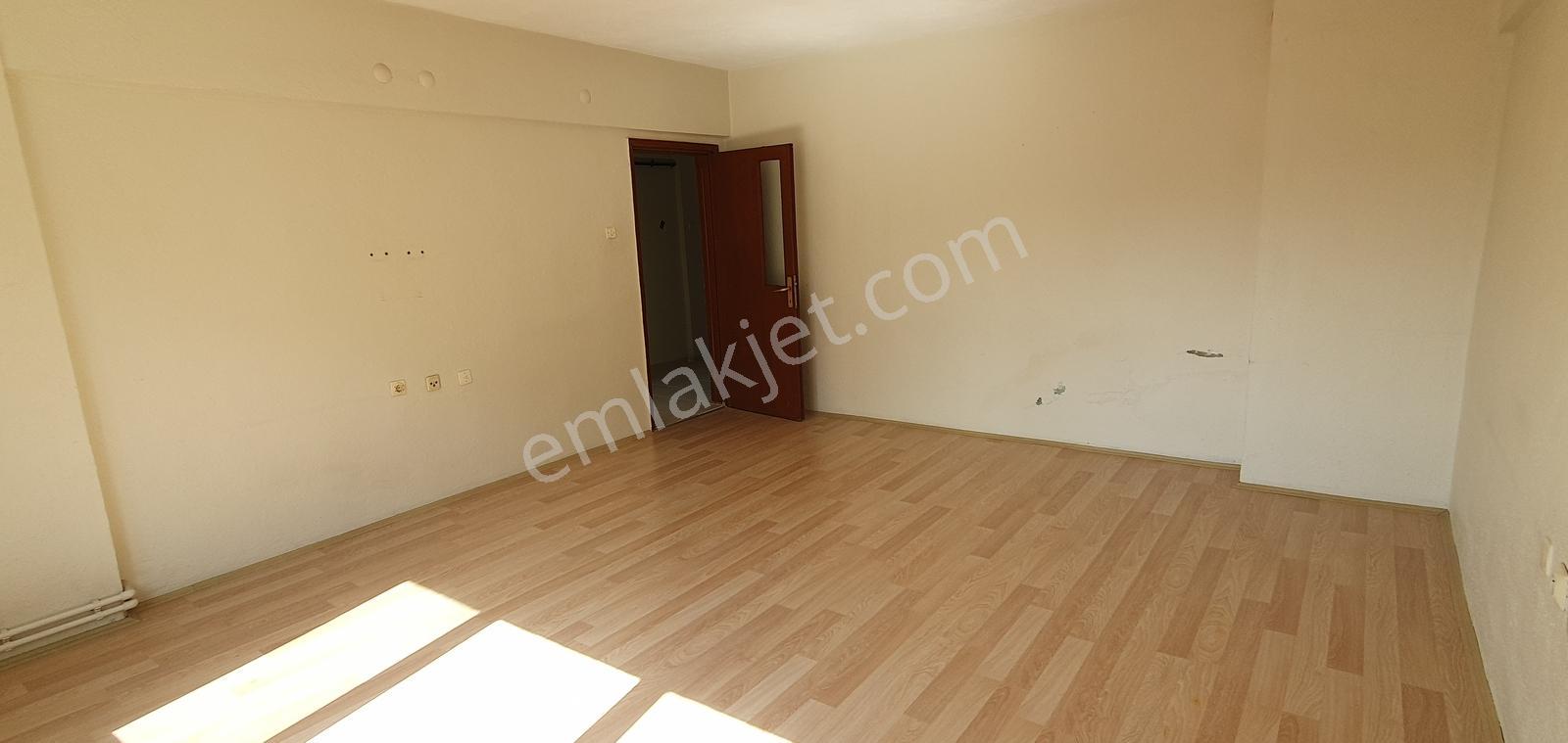 Güllük Mah. Collesium Yakınında Çift Balkon Satılık 2+1 - Görsel 7