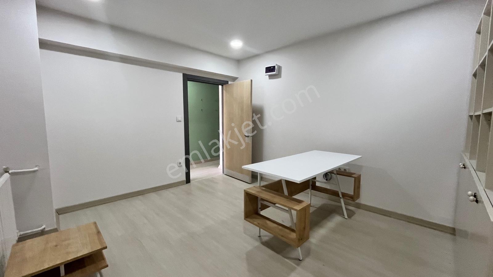 Avcılar Meydan Kuzey Plazada Yangın Merdivenli 14 M2 Ofis - Görsel 3