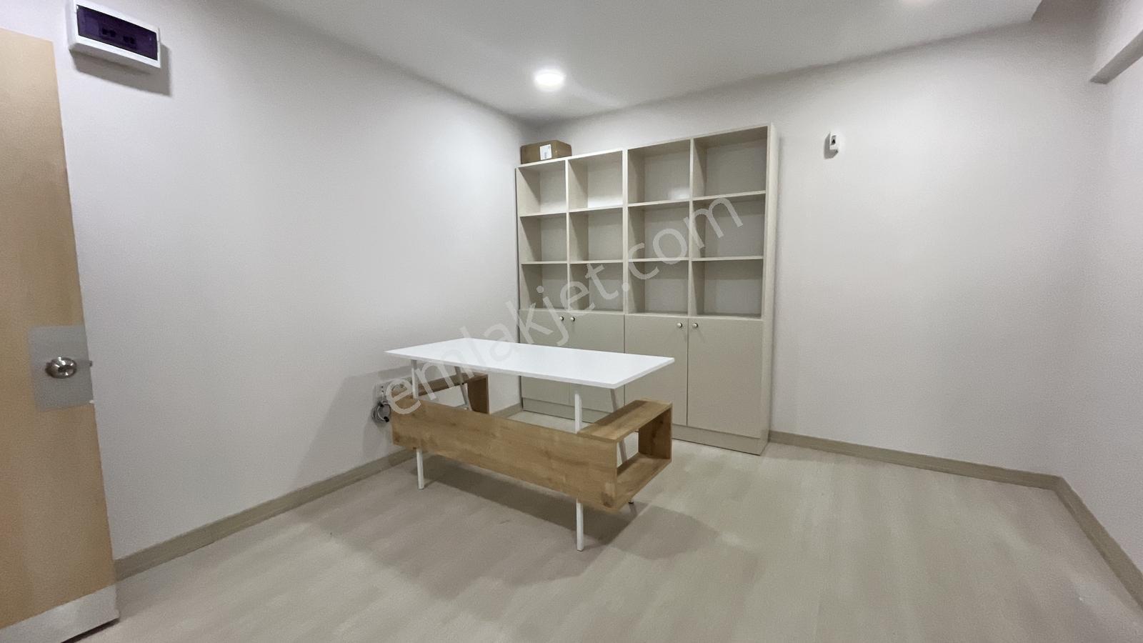 Avcılar Meydan Kuzey Plazada Yangın Merdivenli 14 M2 Ofis - Görsel 11