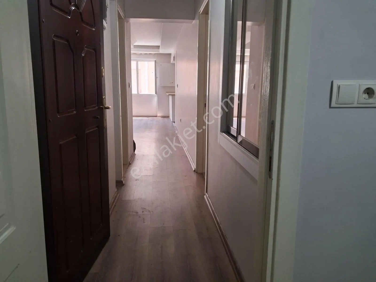 Güzelyalı'da Tramvaya Yakın Bakımlı 2+1 Kiralık Daire - Görsel 4