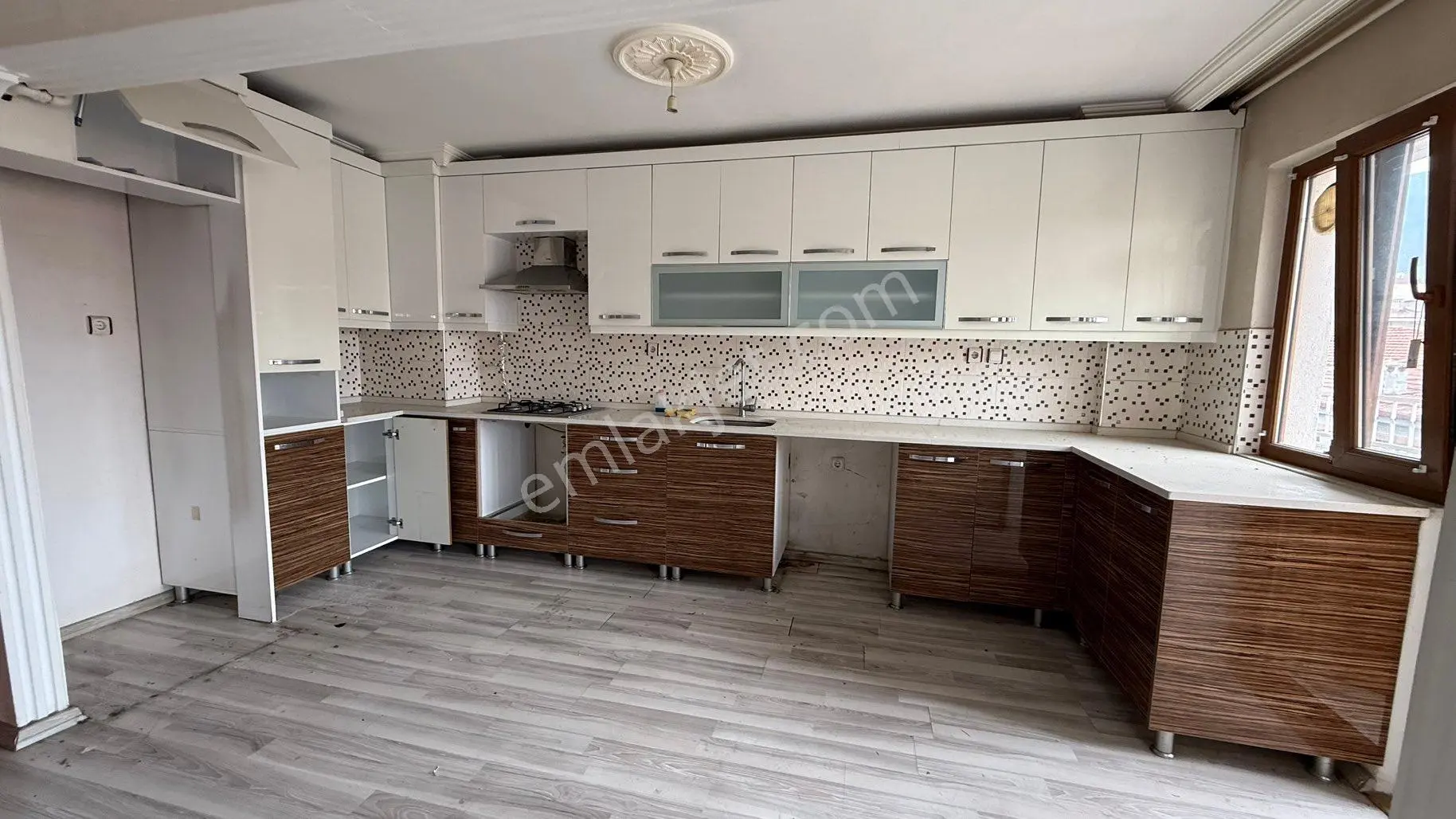 Arda Mah Eski Garaj Civarı 3+1 125m2 Doğalgazlı Satılık Daire