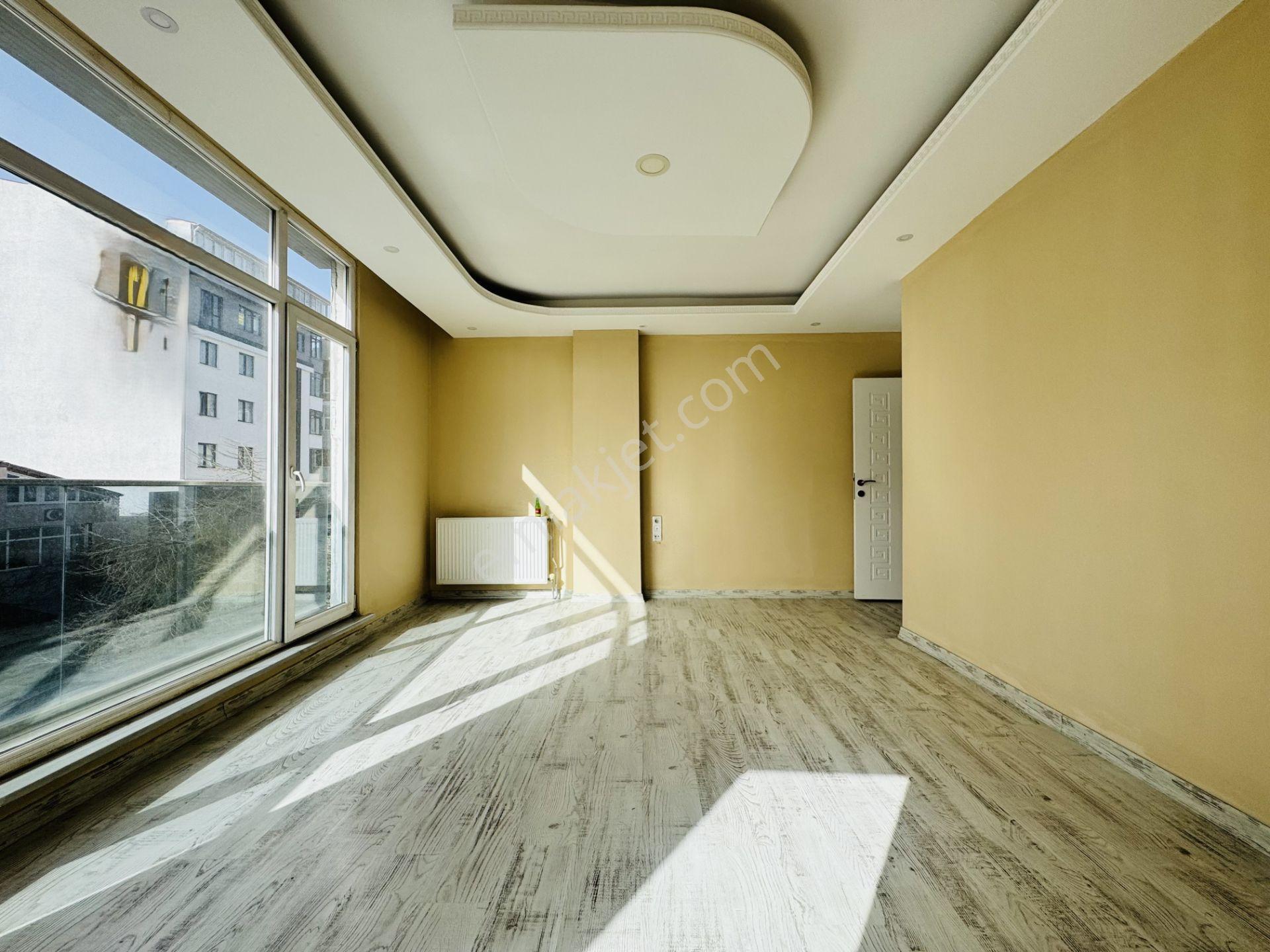 Güven'den Kapaklı'da Cadde Üzerinde Ebv.banyolu Teraslı Daire