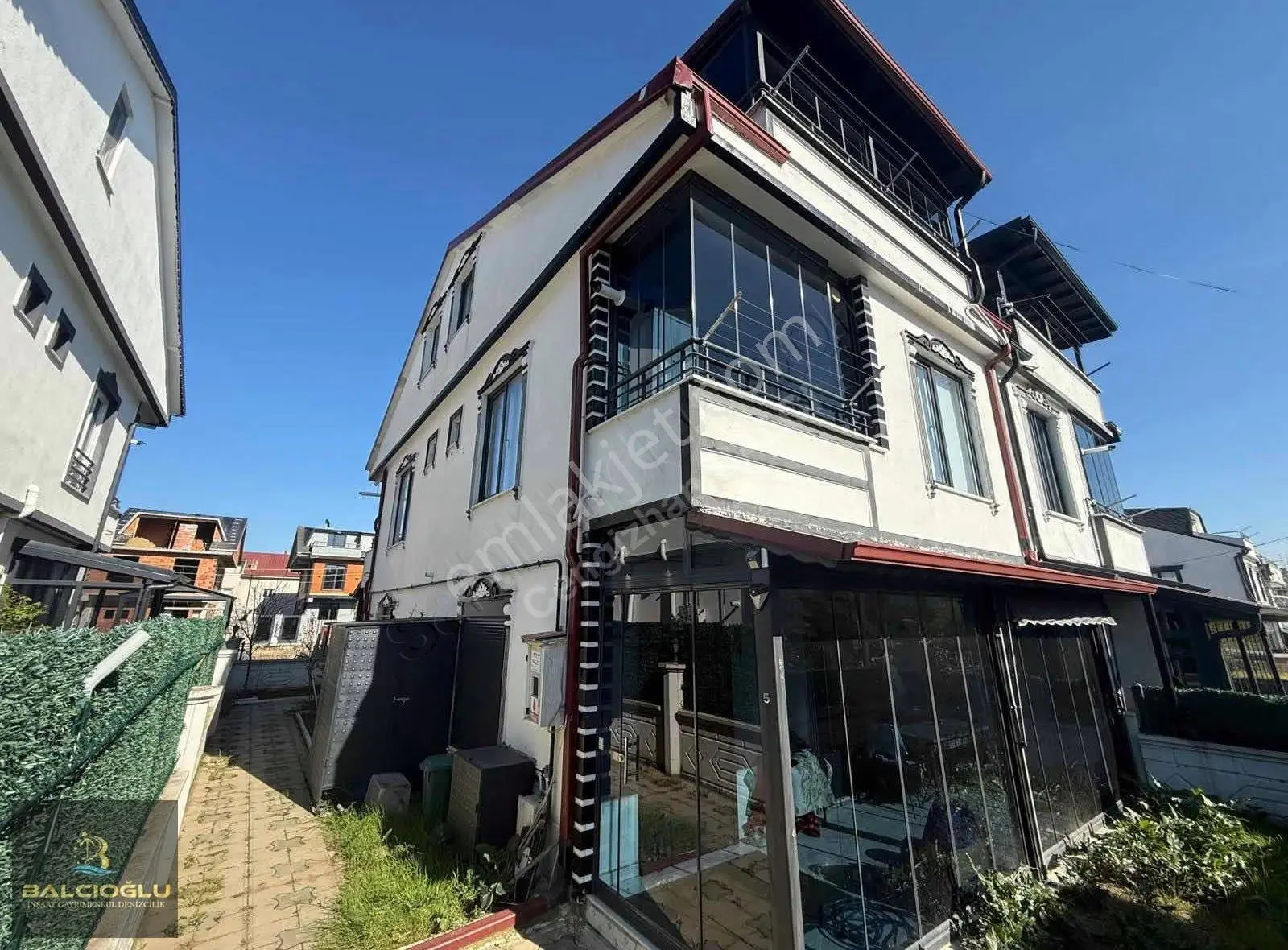 Balcıoğlundan Yalıda Merkez Plajda Uygun Fiyatlı Fırsat Villa
