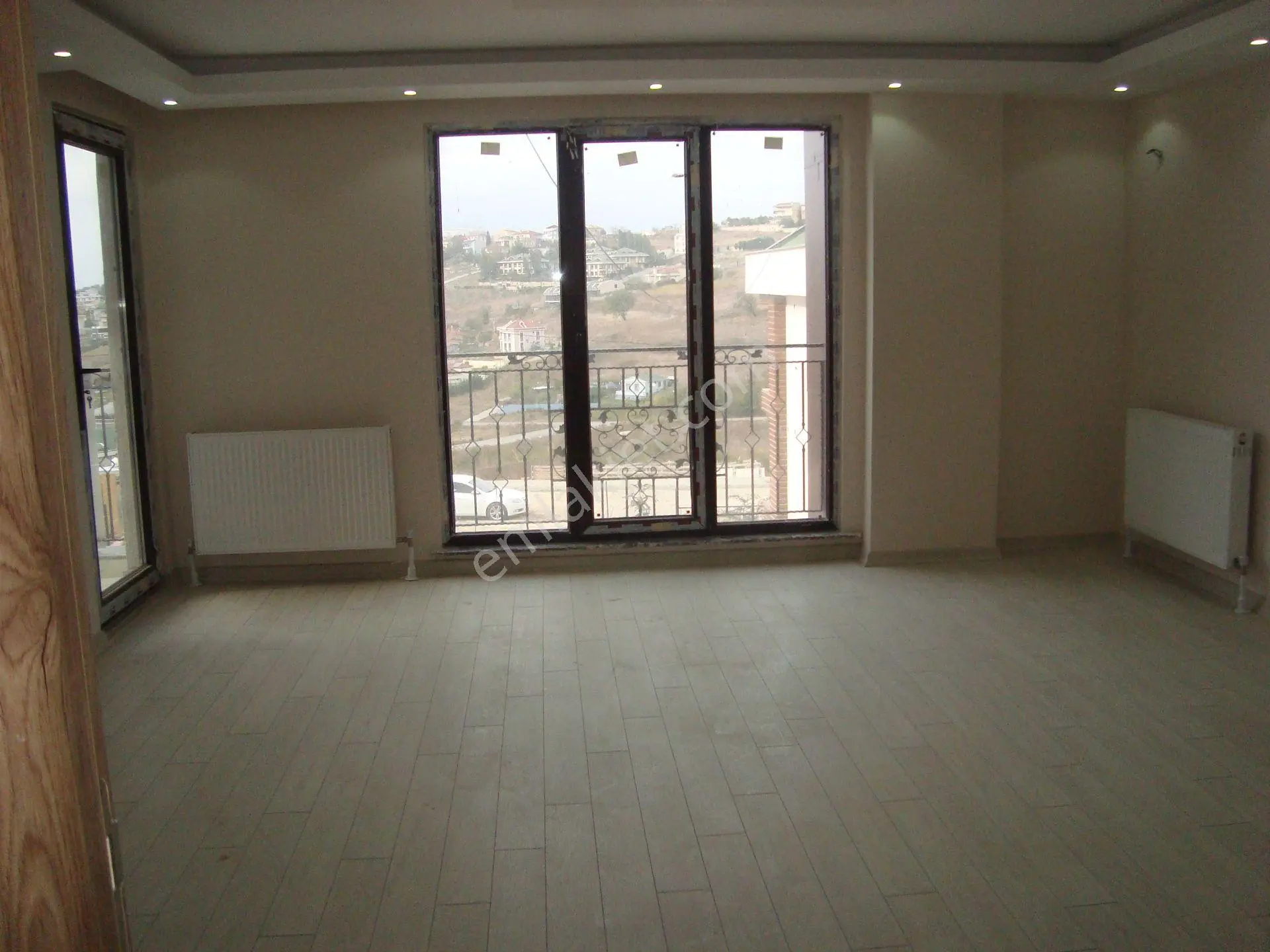 Büyükçekmece Cumhuriyet Mah Lüx Havuzlu Site 3+1 Acil Satılık Daire