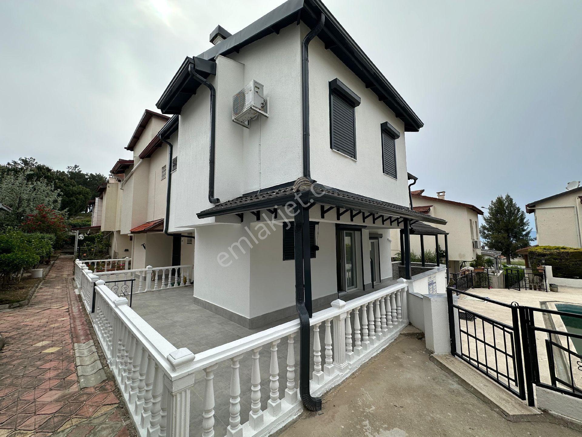Kuşadası Kadınlar Denizi Ful Yapılı Eşyalı 3+1 Manzaralı Satılık Villa