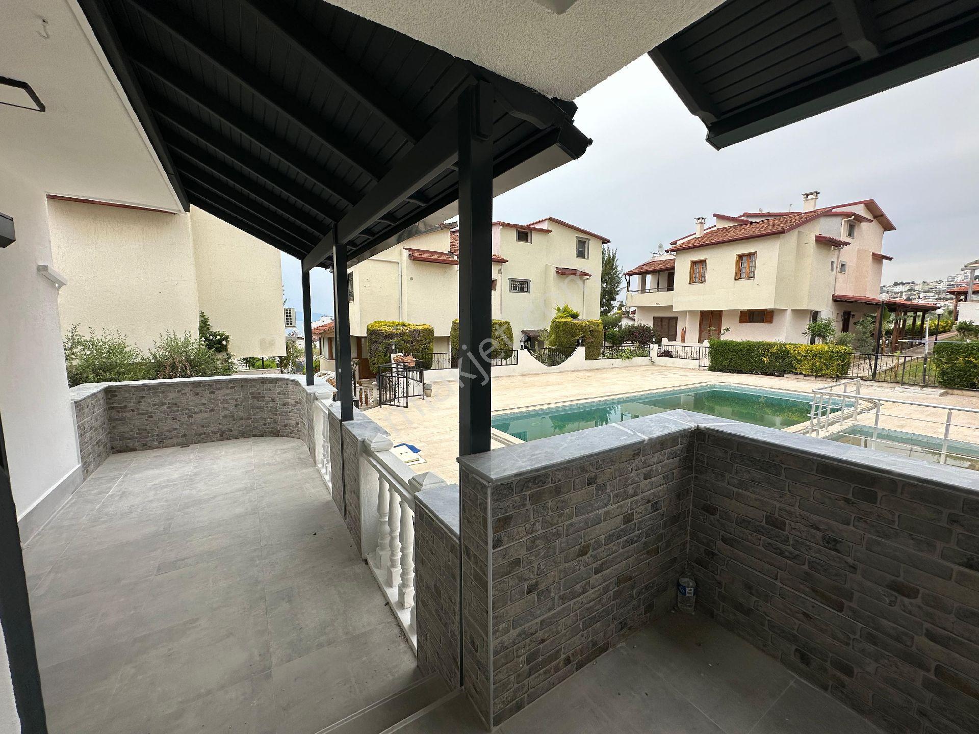Kuşadası Kadınlar Denizi Ful Yapılı Eşyalı 3+1 Manzaralı Satılık Villa - Görsel 15