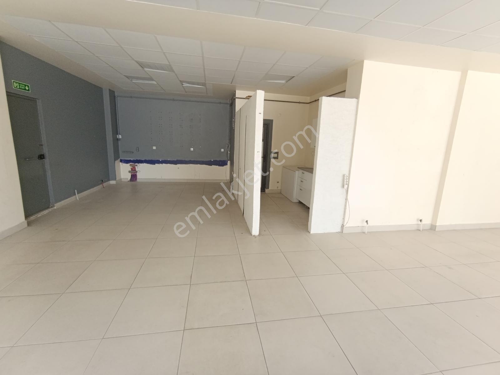 Büyükçekmece Ana Cadde Üstü Kiralık 142m² Dükkan Ve 270m² Depo - Görsel 12