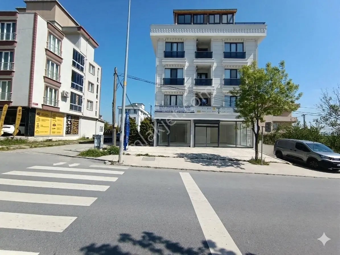 Büyükçekmece Ana Cadde Üstü Kiralık 142m² Dükkan Ve 270m² Depo