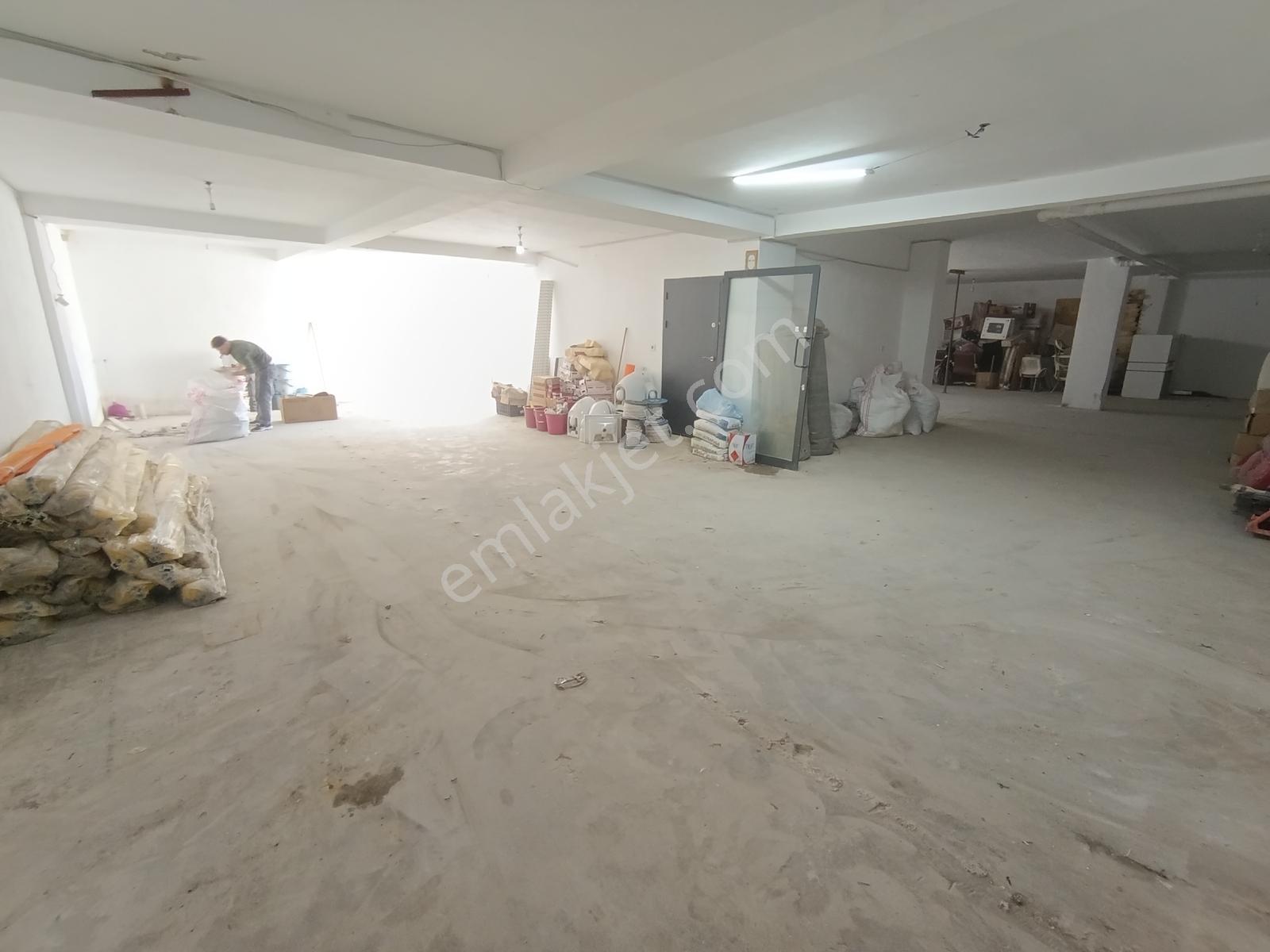 Büyükçekmece Ana Cadde Üstü Kiralık 142m² Dükkan Ve 270m² Depo - Görsel 22