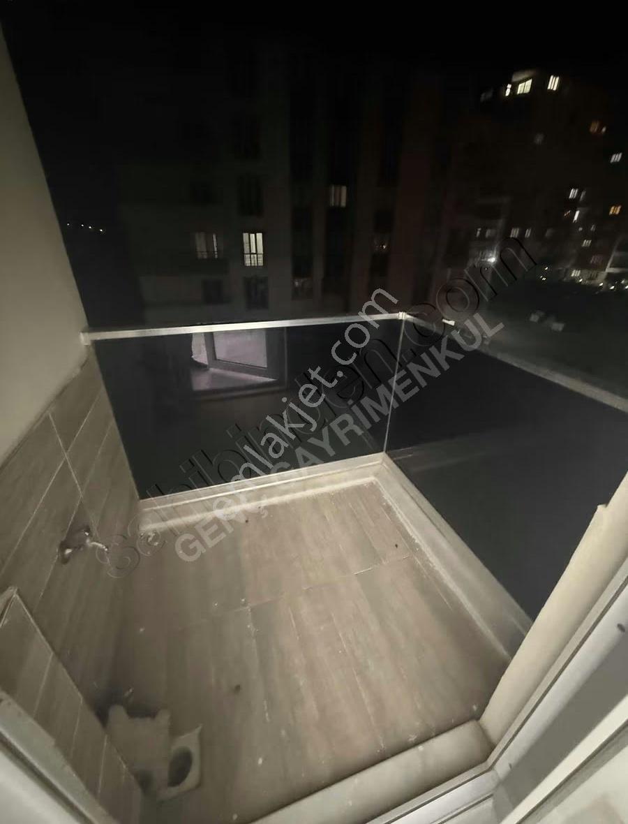 Genç Gayrimenkulden Zirve Sitesinde Geniş 3+1 Kiralık Daire