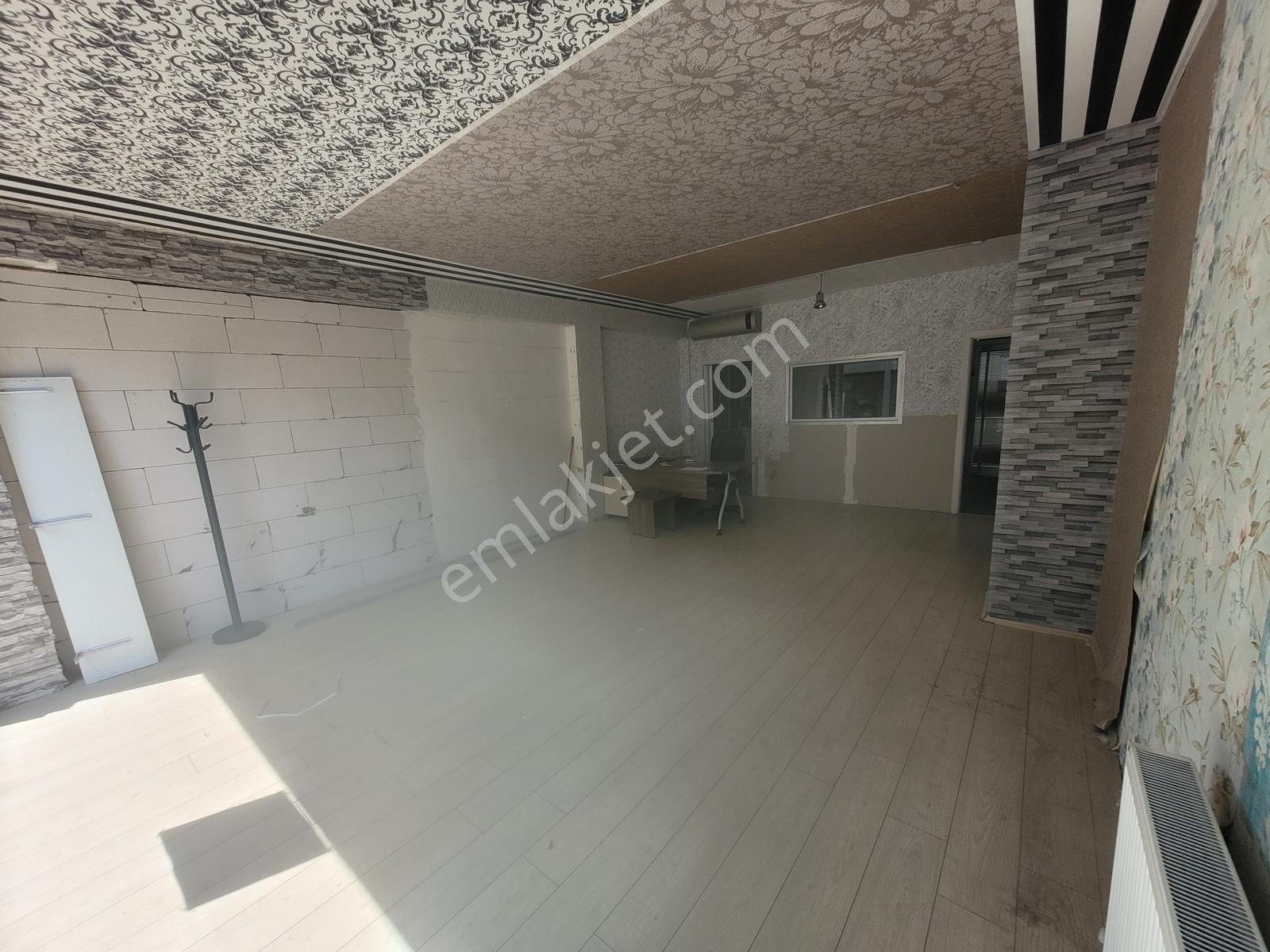 İmç 4. Blok'ta Hem Dışa Bakan Hemde Site İçinden Satılık Dükkan - Görsel 3