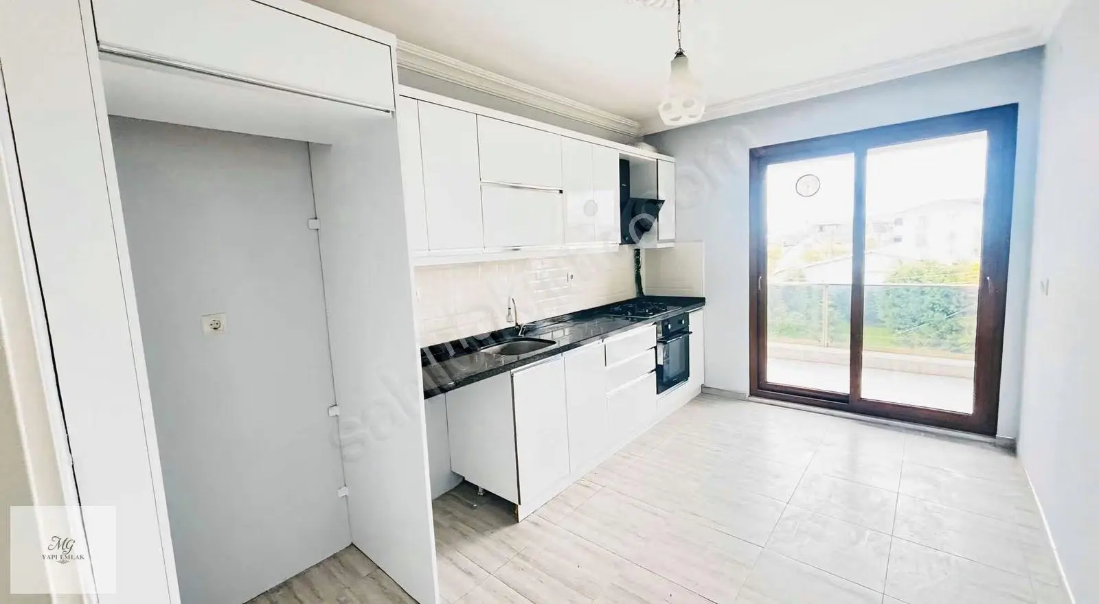Mg Emlak'dan Kiralık 3+1 Merkezi Konumda Genış Daire - Görsel 5
