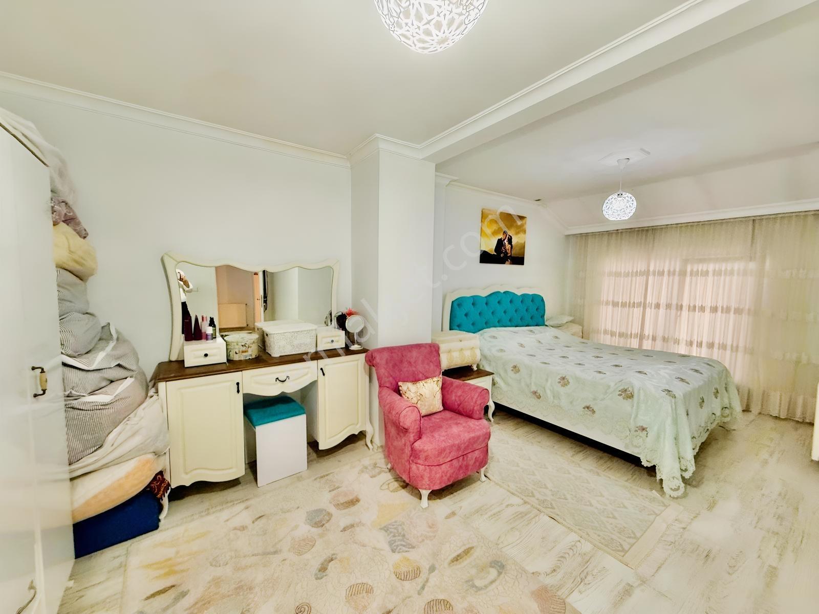 Fethiye'de Terası Yapılı, Otoparklı, Depolu 3+1 Dubleks Daire - Görsel 16
