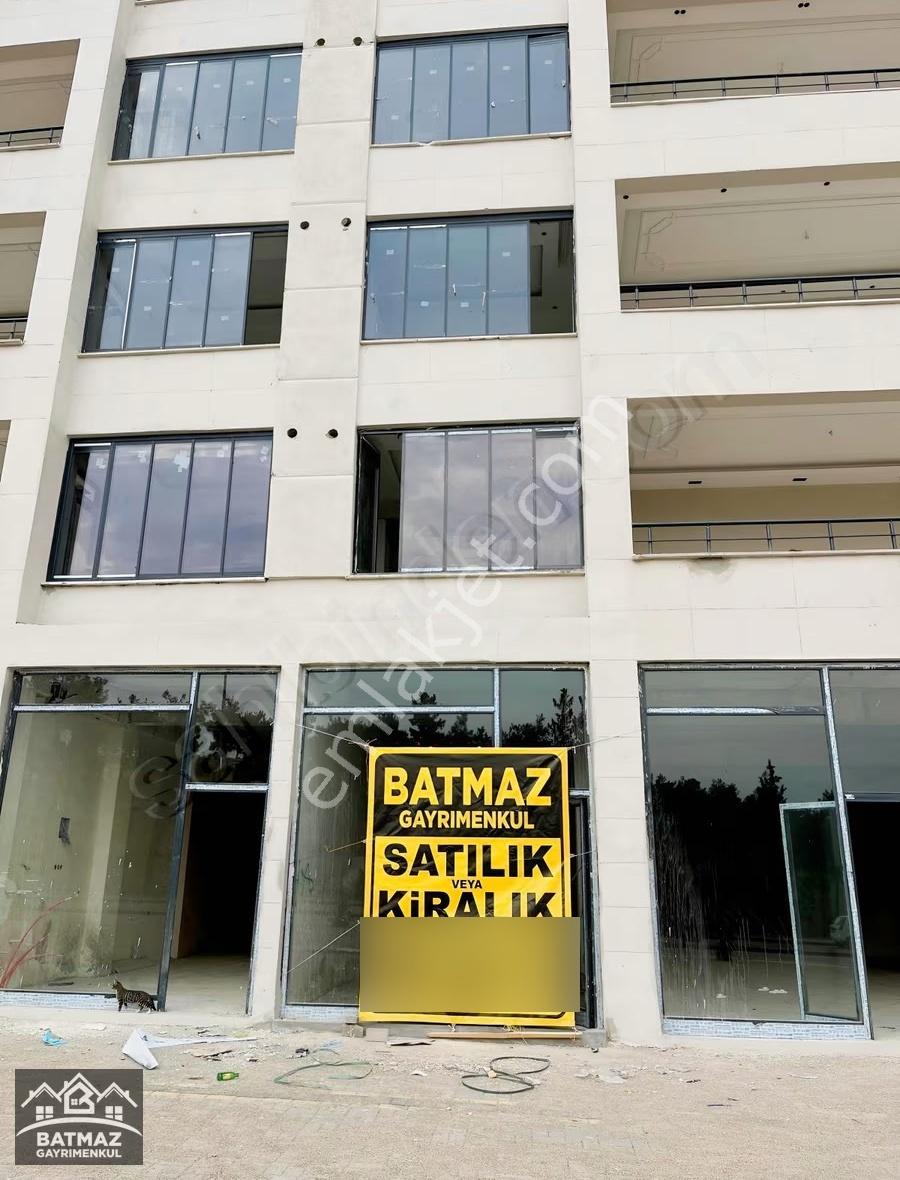 Seyrantepe'de Ana Cadde Üzeri Kiralık Dükkan