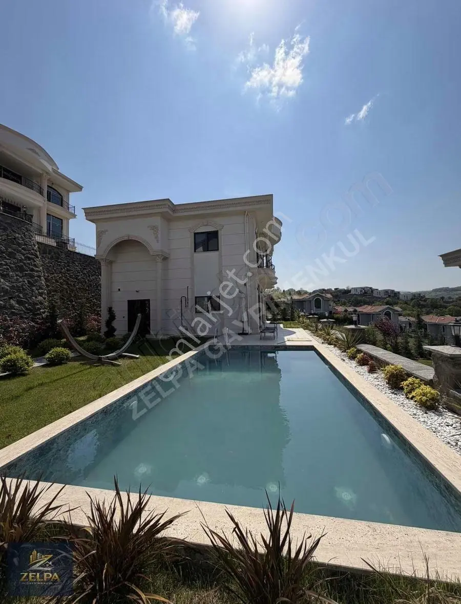 Site İçinde Full Deniz Manzaralı Lüks Eşyalı Yeni Nesil Villa