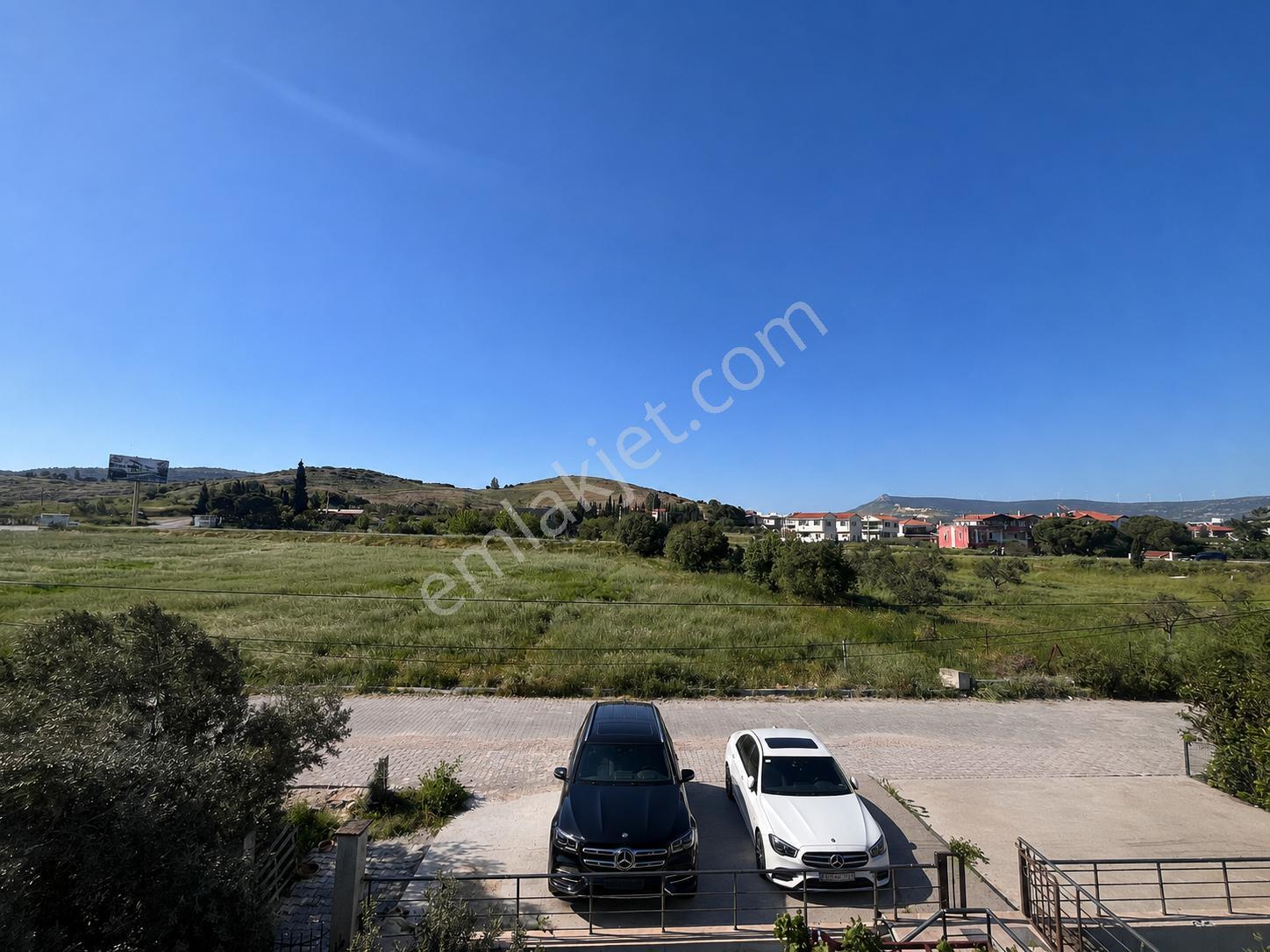 Foça Yeni Bağarası’nda Önü Açık, Ebeveyn Banyolu 2+1 Satılık Daire - Görsel 2