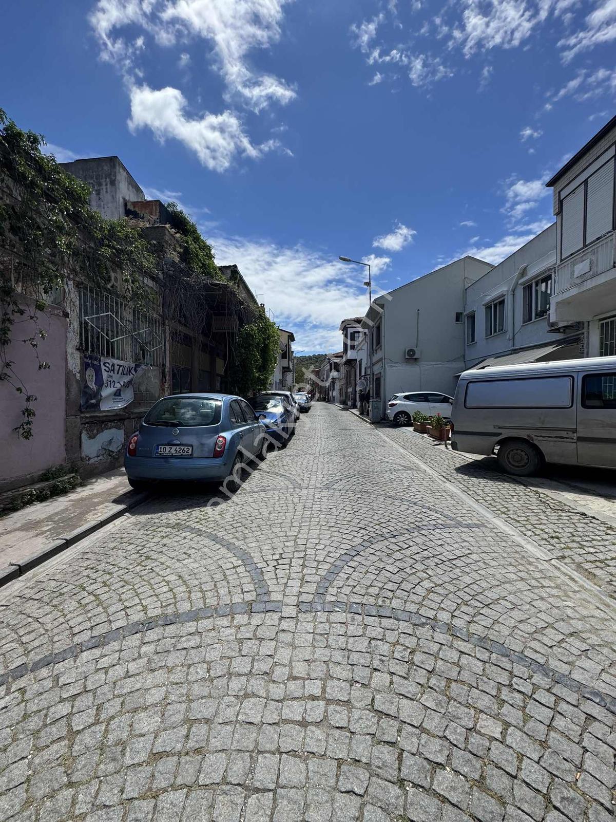 Ayvalık Merkez 13 Nisan Caddesinde Satılık Müstakil Ev - Görsel 2