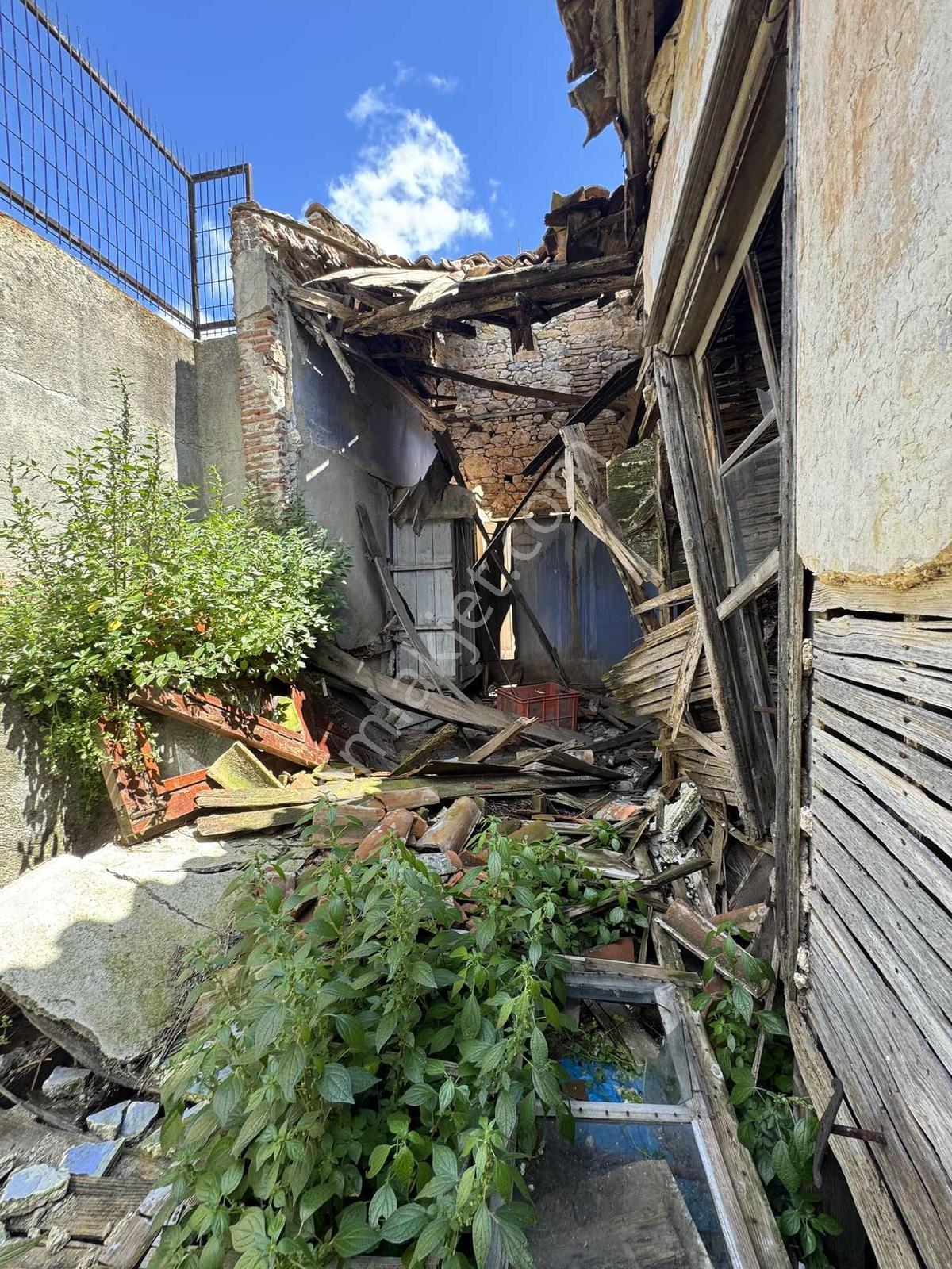 Ayvalık Merkez 13 Nisan Caddesinde Satılık Müstakil Ev - Görsel 13