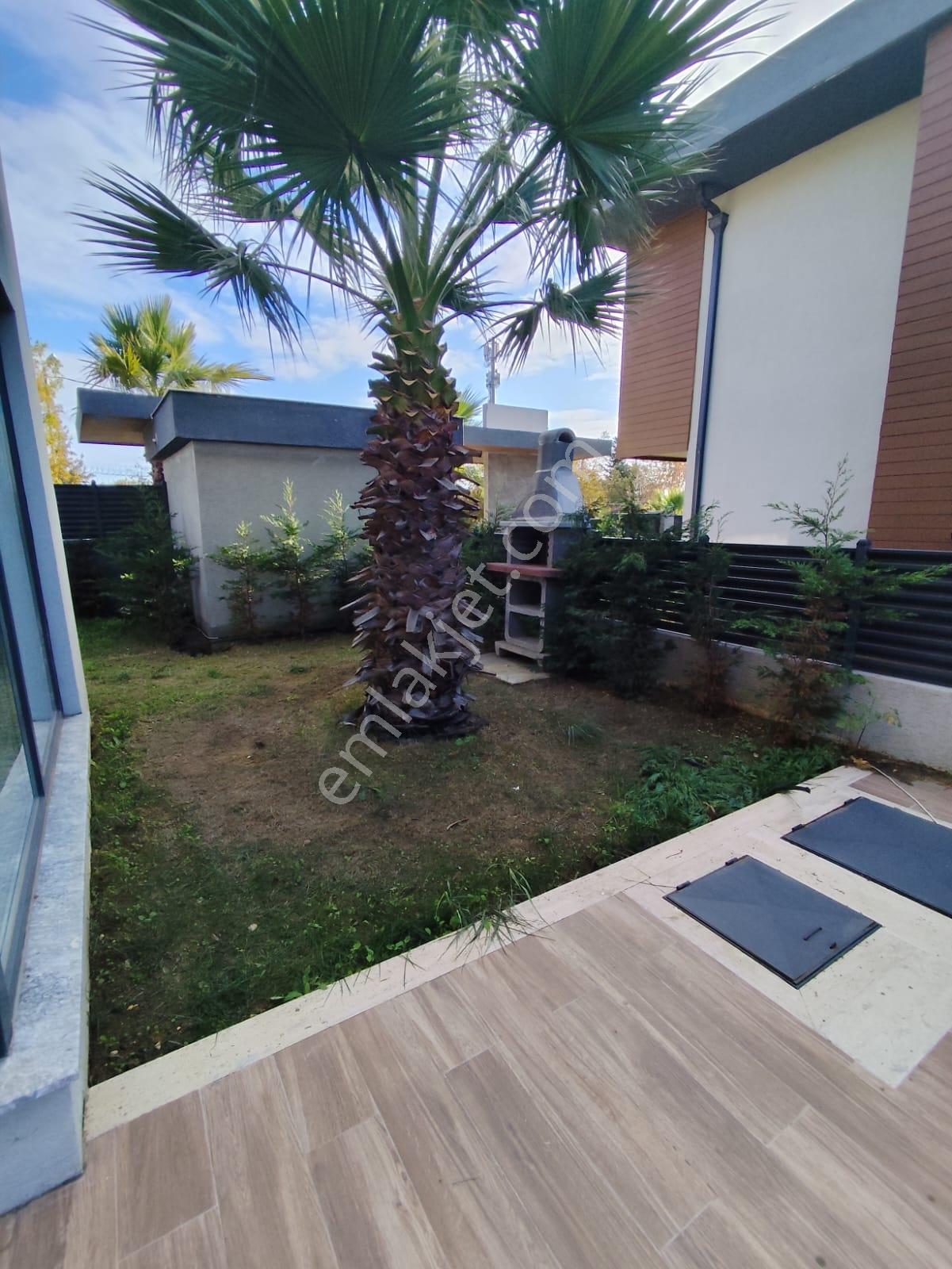 Silivri Ortaköyde Kiralık Müstakil Havuzlu 5+1 Bahçeli Villa - Görsel 22
