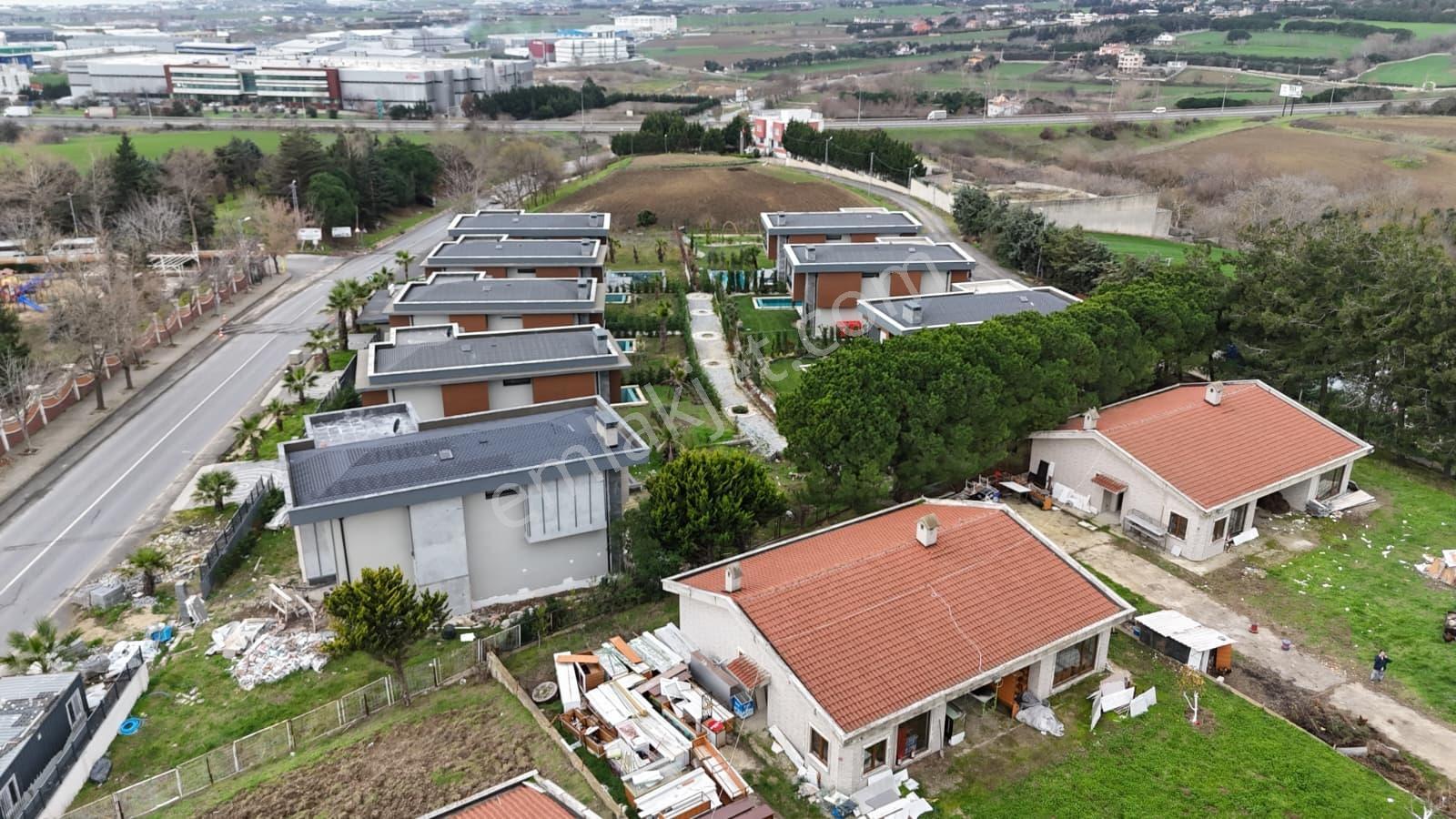 Silivri Ortaköyde Kiralık Müstakil Havuzlu 5+1 Bahçeli Villa - Görsel 12