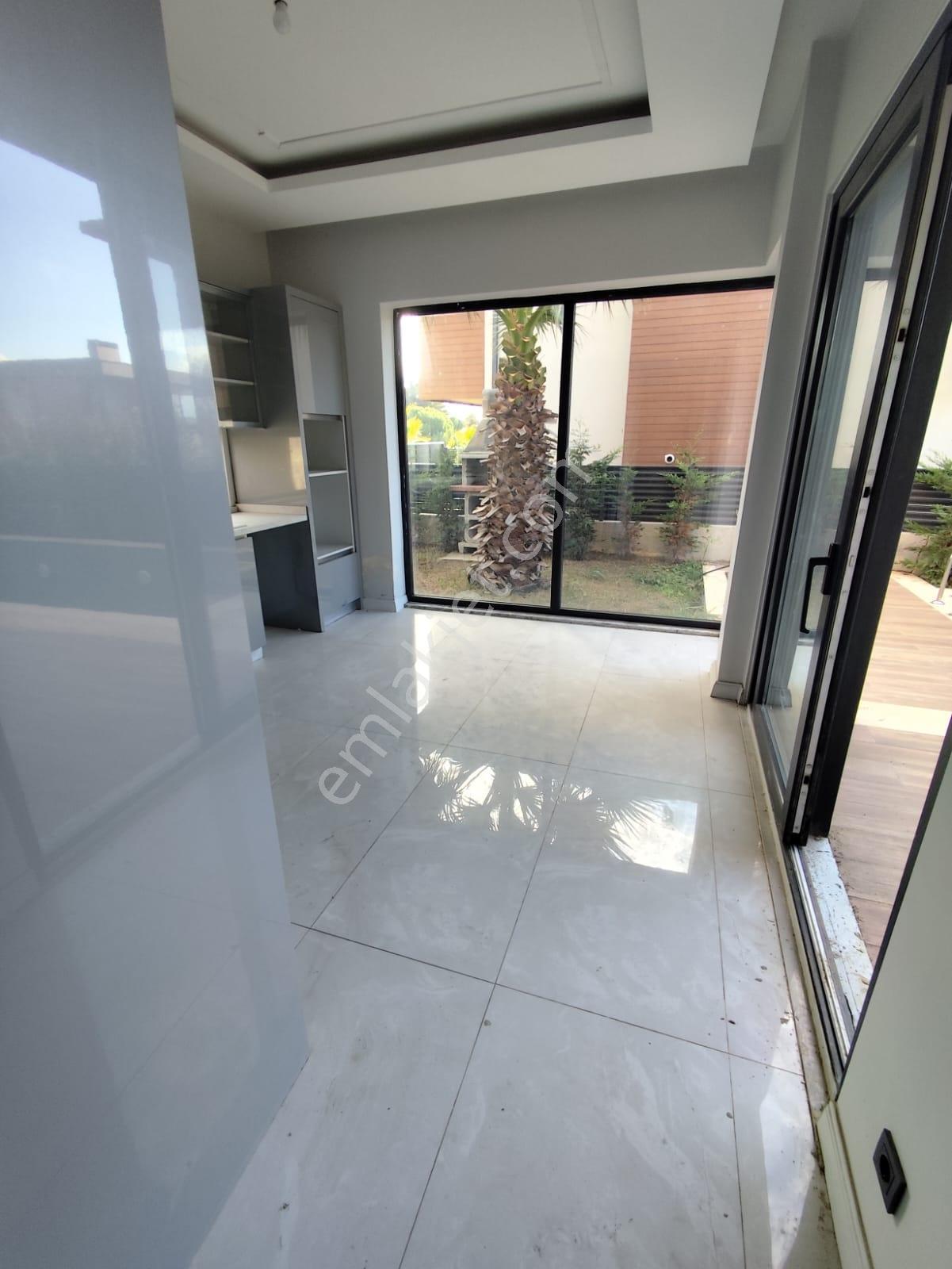 Silivri Ortaköyde Kiralık Müstakil Havuzlu 5+1 Bahçeli Villa - Görsel 35