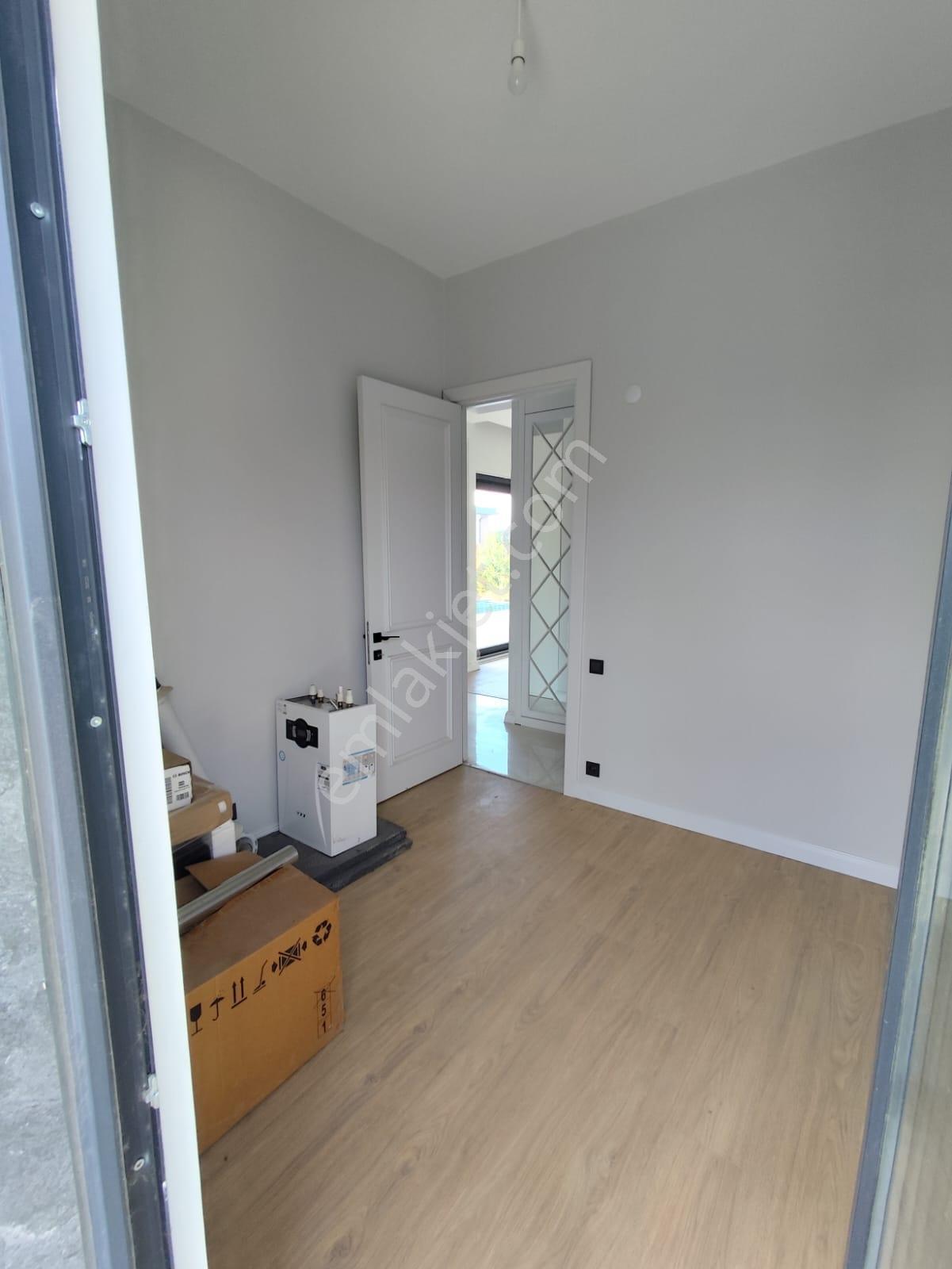 Silivri Ortaköyde Kiralık Müstakil Havuzlu 5+1 Bahçeli Villa - Görsel 32
