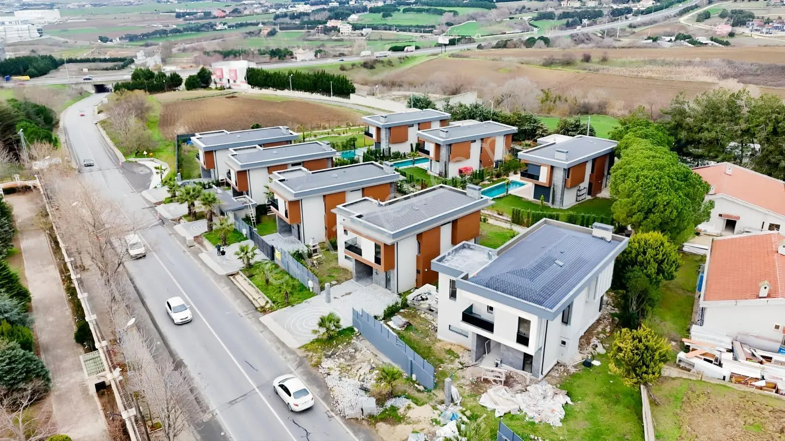 Silivri Ortaköyde Kiralık Müstakil Havuzlu 5+1 Bahçeli Villa - Görsel 3