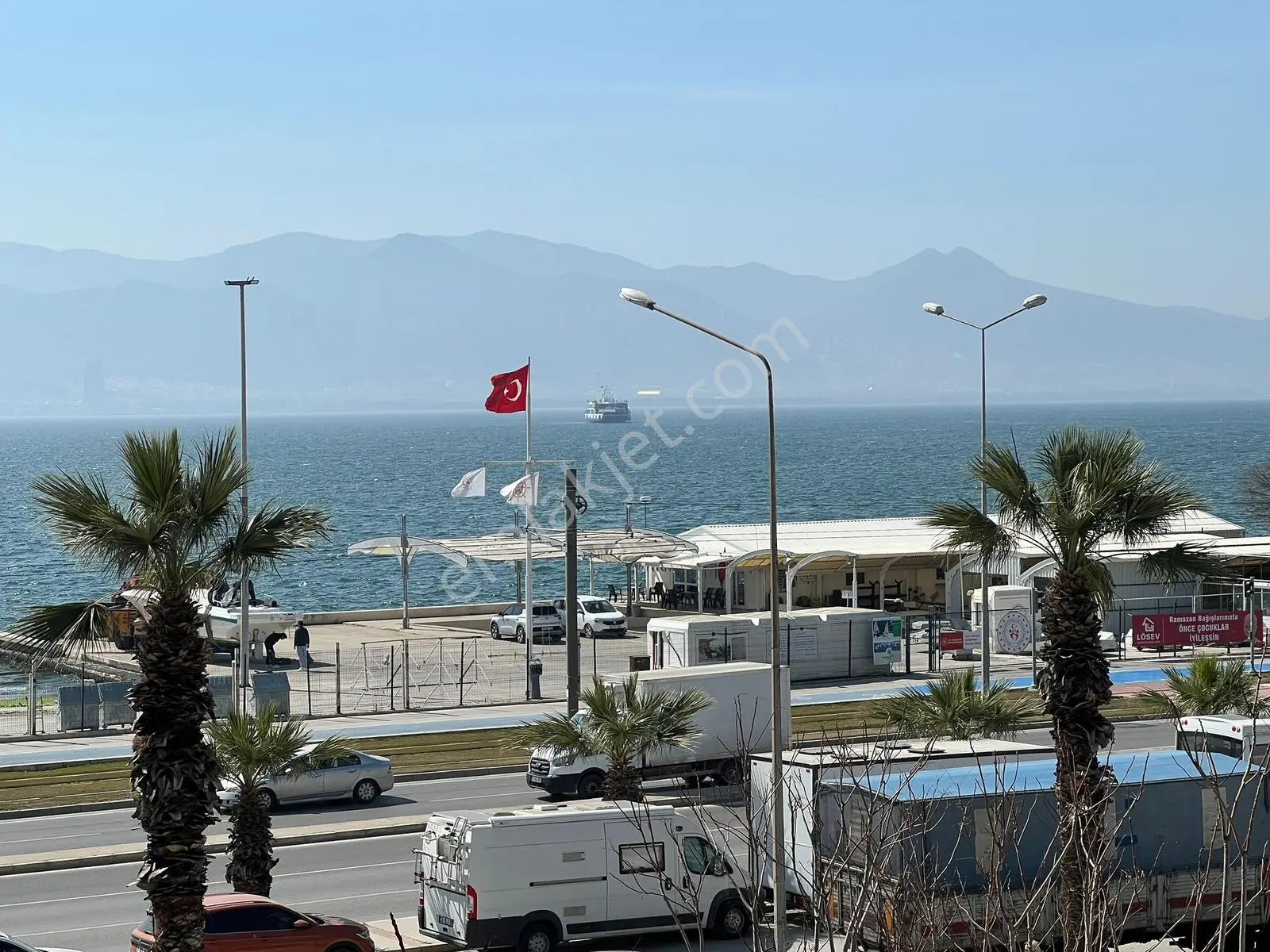Karşıyaka Yalıda Deniz Manzaralı Fırsat 3+1 Daire T-7