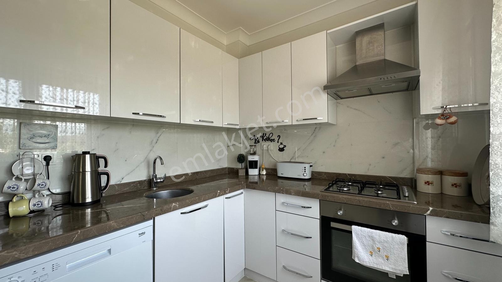 Karaağaç'ta Havuzlu Sitede Bakımlı Bahçeli 3+1 Satılık Villa - Görsel 14