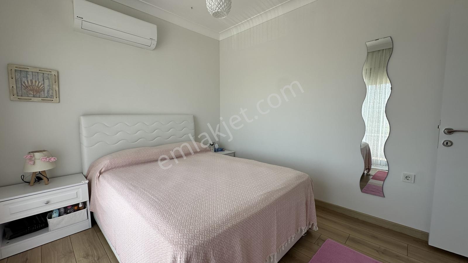 Karaağaç'ta Havuzlu Sitede Bakımlı Bahçeli 3+1 Satılık Villa - Görsel 15