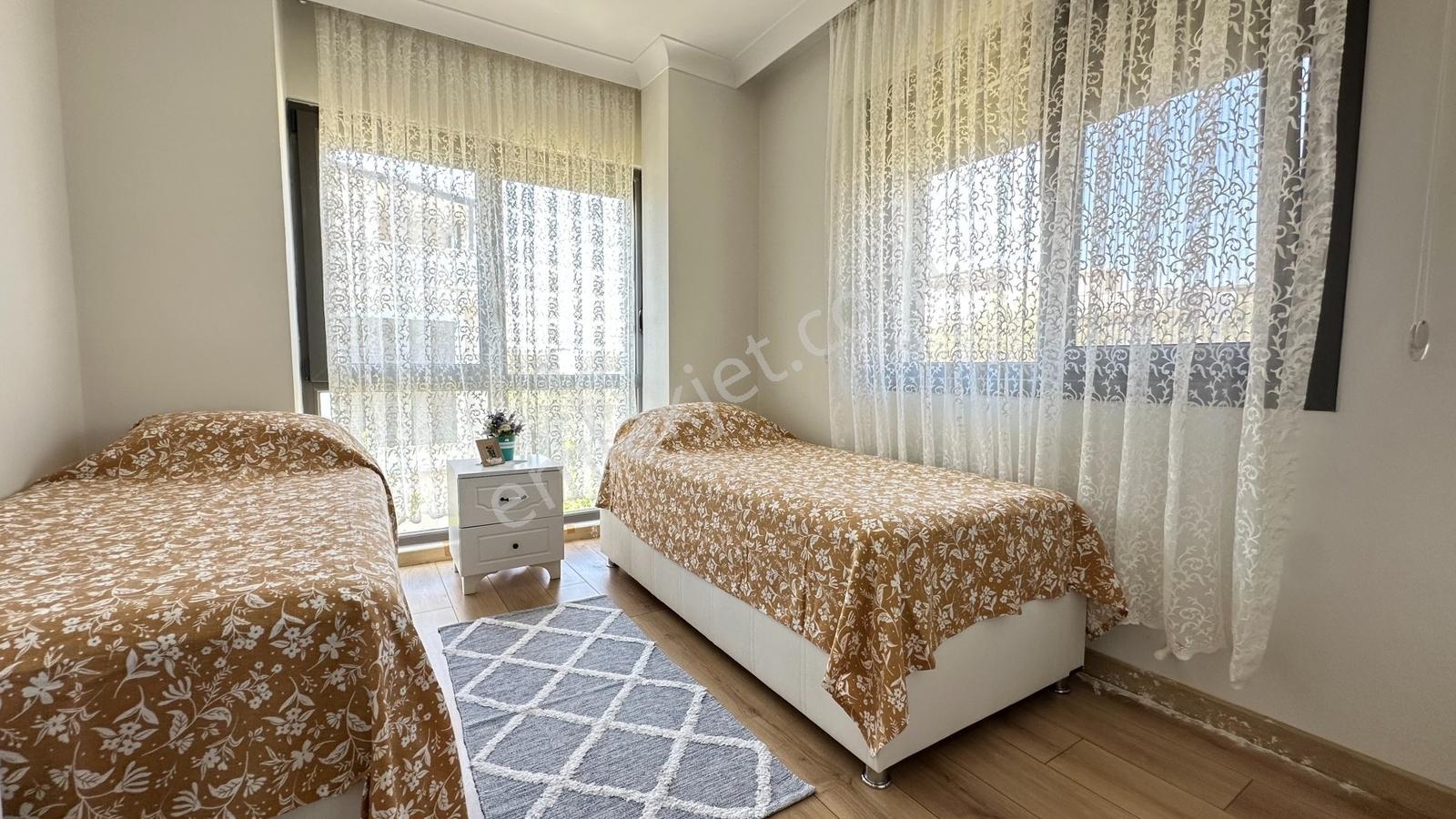 Karaağaç'ta Havuzlu Sitede Bakımlı Bahçeli 3+1 Satılık Villa - Görsel 10