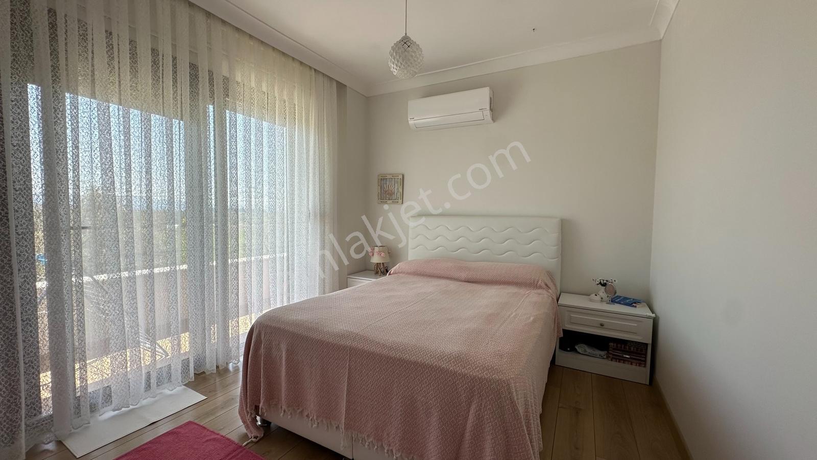 Karaağaç'ta Havuzlu Sitede Bakımlı Bahçeli 3+1 Satılık Villa - Görsel 7