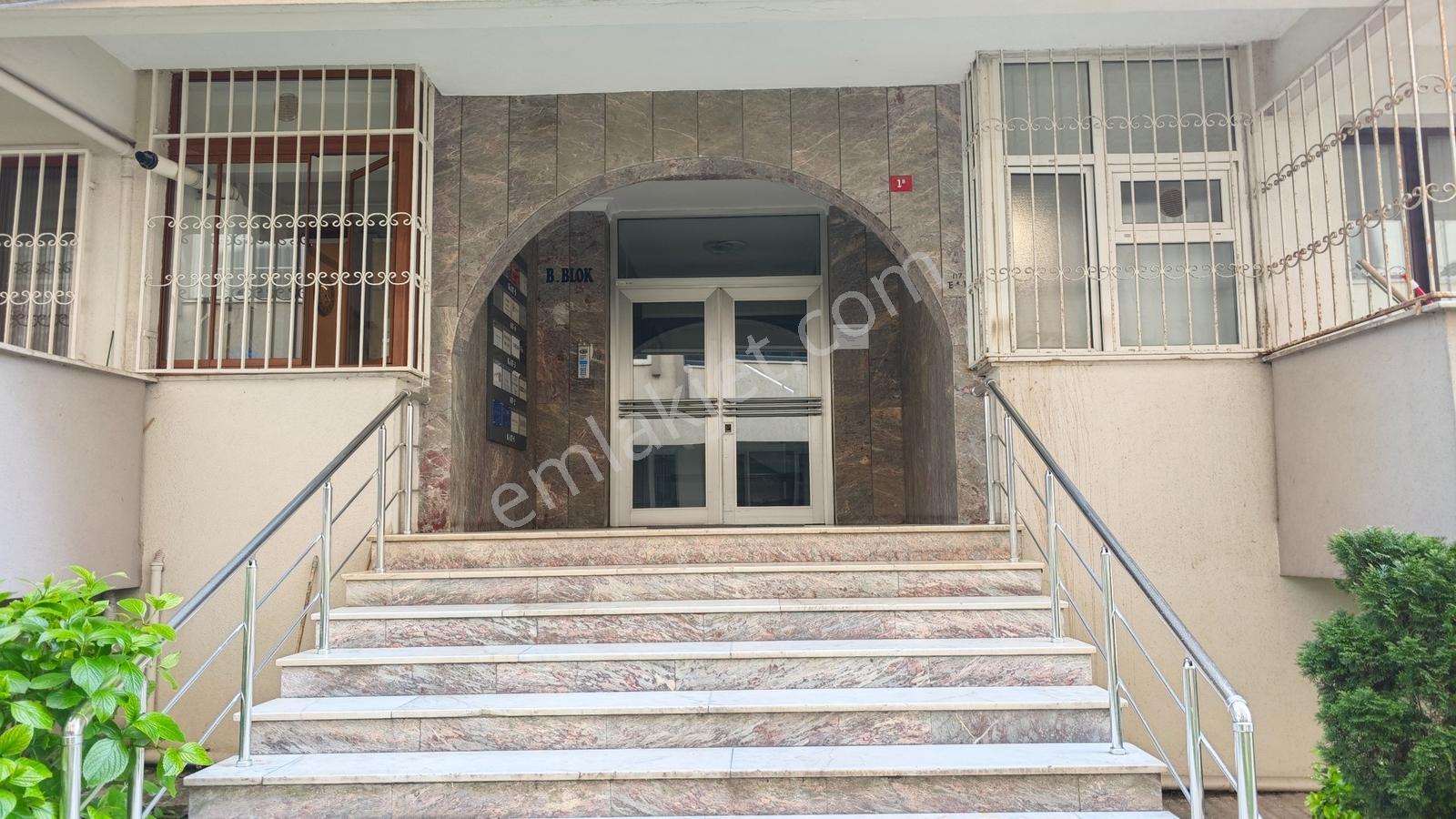 Altunizade Sitesinde Metro, Metrobüse Yakın Manzaralı Mobilyalı - Görsel 16